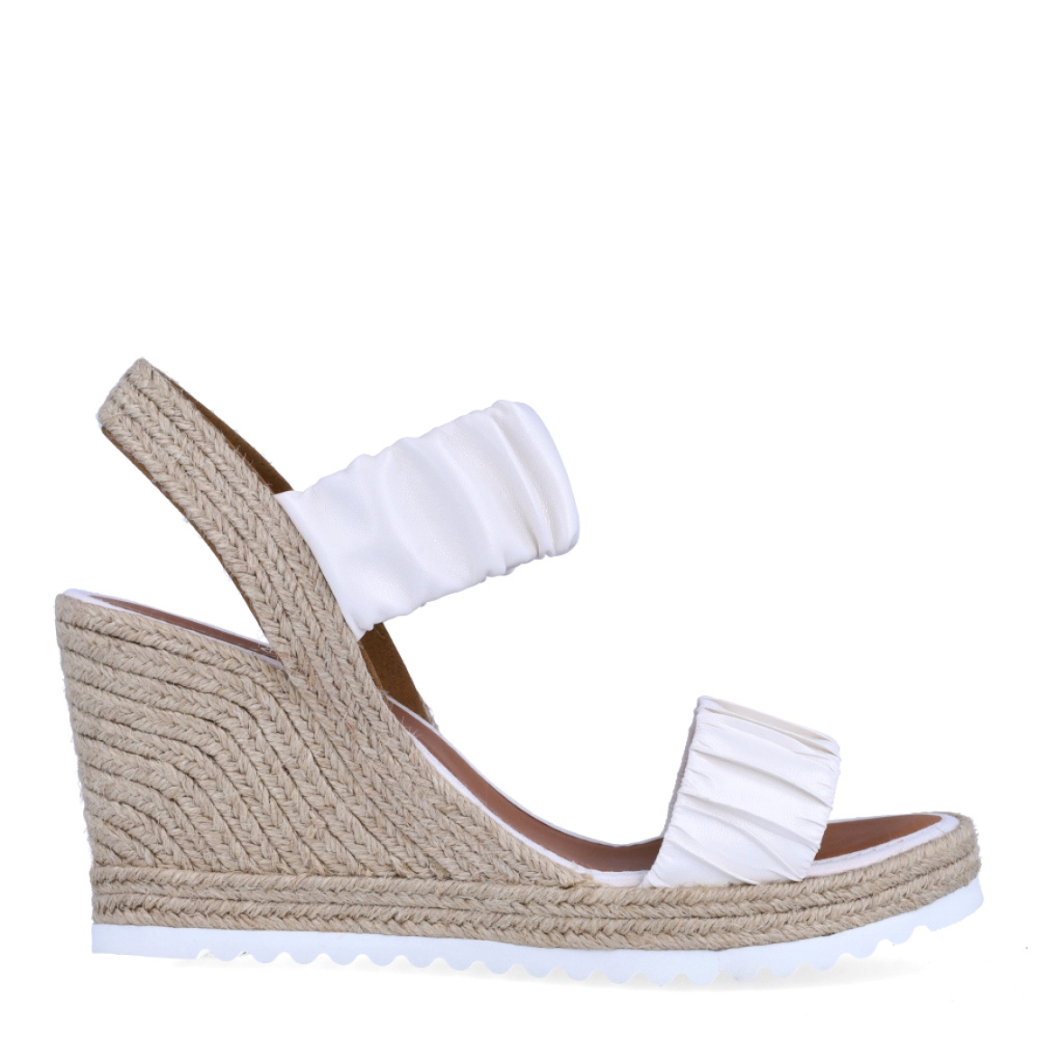 Alpargatas de la marca Casteller, modelo BLUMA. Exterior de las alpargatas en piel con efecto corrugado color blanco. Interior de las alpargatas en piel color camel. Alpargatas con cuña de 8cm de altura. Estas alpargatas Casteller BLUMA son una tendencia de temporada. Gracias a su diseño, podrás estilizar tus looks con la máxima comodidad posible.