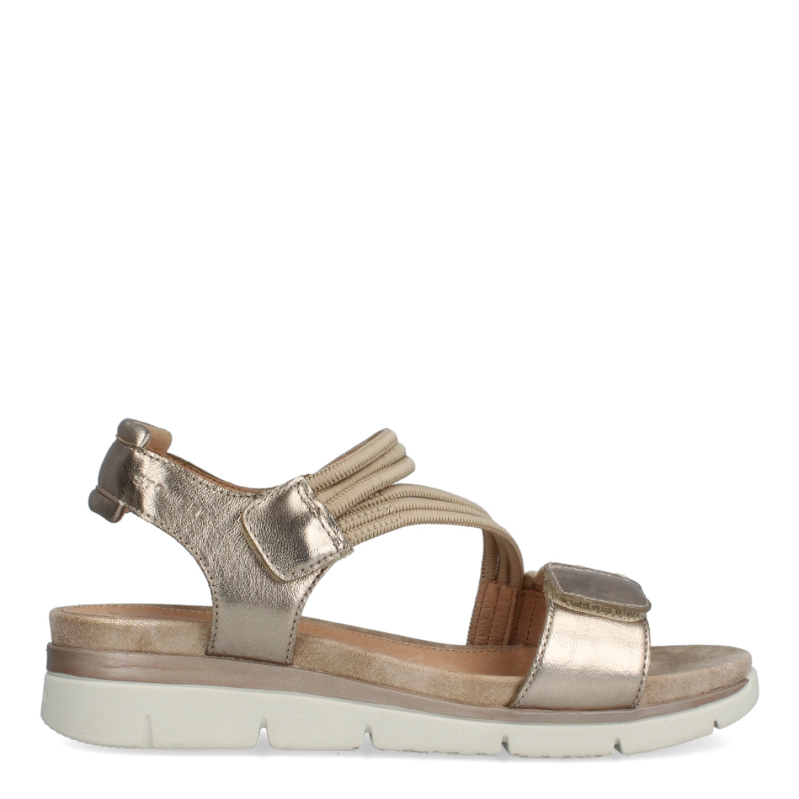 Sandalias de la marca Stonefly, modelo ARIA. Exterior de las sandalias en piel color platino e interior en piel color nude. Cierre de las sandalias con velcro y cuña de 3cm de altura. Estas sandalias Stonefly ARIA son un complemento perfecto para combinar tus looks de temporada y gozar de una máxima comodidad en tu día a día.