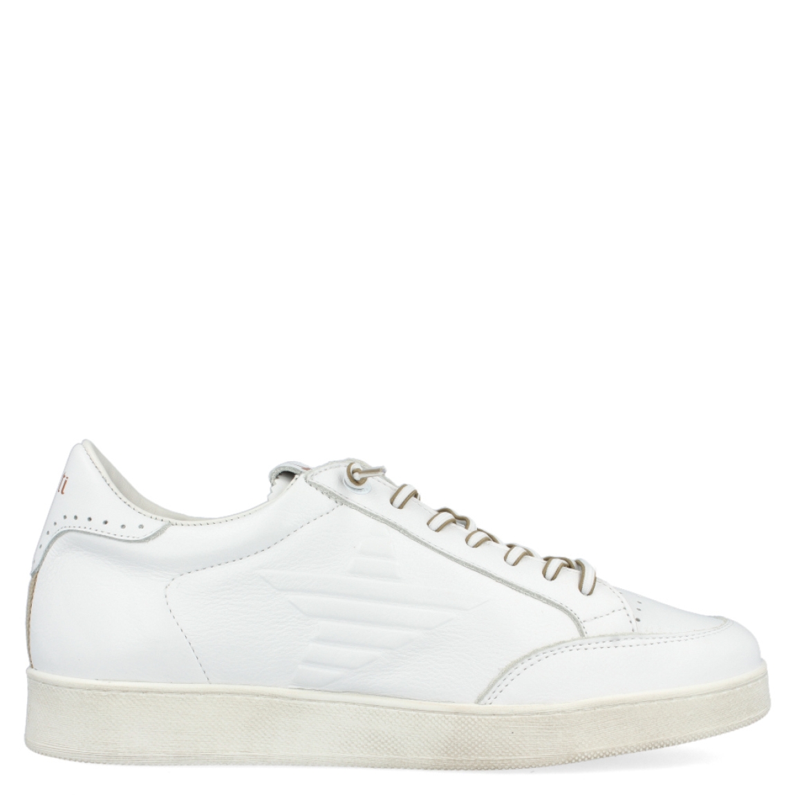 Deportiva clásica de la marca Cetti, modelo 1307. Exterior de la deportiva de piel de color blanco. Interior de la deportiva de piel de color blanco. Deportiva con cierre con cordones elásticos. Deportiva con suela de goma de 2 cm de cuña. Plantilla muy cómoda, acolchada para garantizar la máxima comodidad. La deportiva 1307 de Cetti es una deportiva básica e ideal para ir cómodo cada día.
