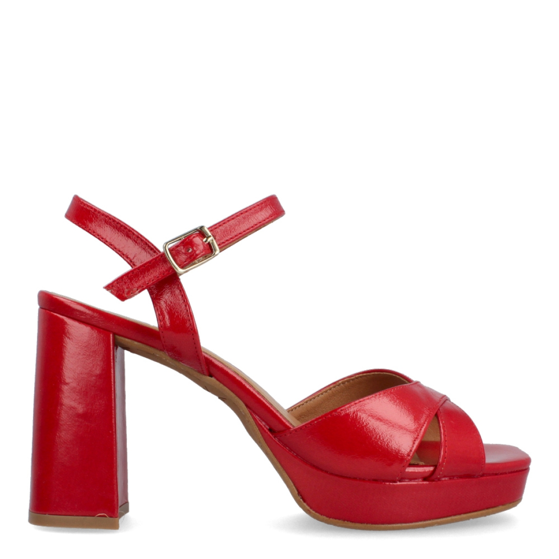 Sandalia roja de la marca Itse, modelo Dafne. Exterior de la sandalia de piel de color rojo. Interior de la sandalia de piel. Cierre de la sandalia con hebilla en el tobillo. Sandalia con tacón ancho de 9cm de altura incluyendo 2cm de plataforma. Las sandalias Itse Dafne son ideales para lucirlas en tus eventos y perfectas para completar tus looks.