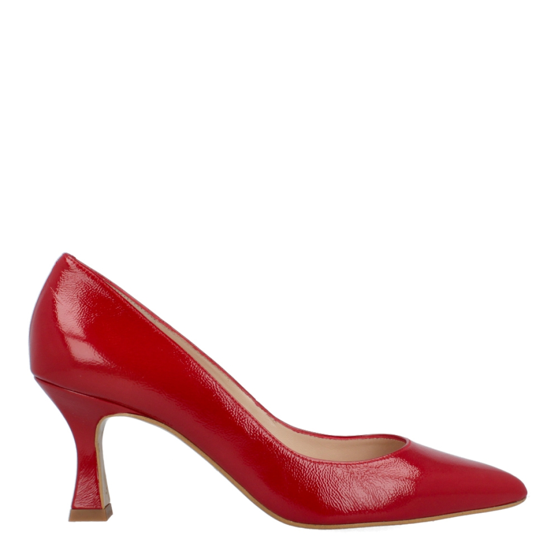 Salones de la marca Munné, modelo Gala. Exterior de los salones de charol rojo. Interior de los salones en piel color beig. Salones Munné en punta. Salones con tacón de 4cm de altura. Con estos salones Munné, modelo Gala, te sentirás cómoda y creará un estilo que destacará de los demás!