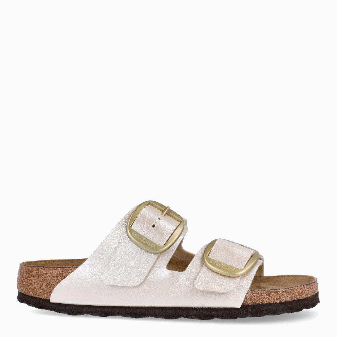 Sandalias de la marca Birkenstock, modelo ARIZONA BIG BUCKLE. Sandalias elaboradas en neopreno de color platino con una base de corcho y látex de forma anatómica. Cierre de las sandalias con doble hebilla de espiga de metal con ajuste individual. Estas sandalias Birkenstock ARIZONA BIG BUCKLE es un complemento clásico para tus looks de temporada, con un diseño sencillo atemporal y una ligereza que te dará la comodidad que necesitas en tu día a día.