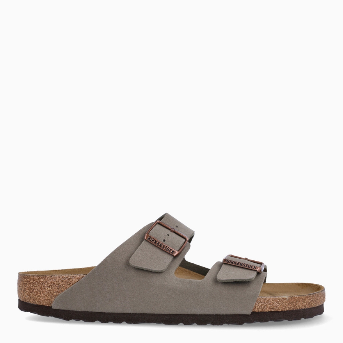 Sandalias de la marca Birkenstock, modelo ARIZONA BIRKO. Exterior de las sandalias en piel color taupe con base de corcho en forma anatómica. Cierre de las sandalias Birkenstock con dos hebillas de espiga metálica con ajuste individual. Estas sandalias Birkenstock ARIZONA está diseñada con material resistente y respetuoso con la piel. El complemento ideal que necesitas para tus looks llenos de comodidad esta temporada.