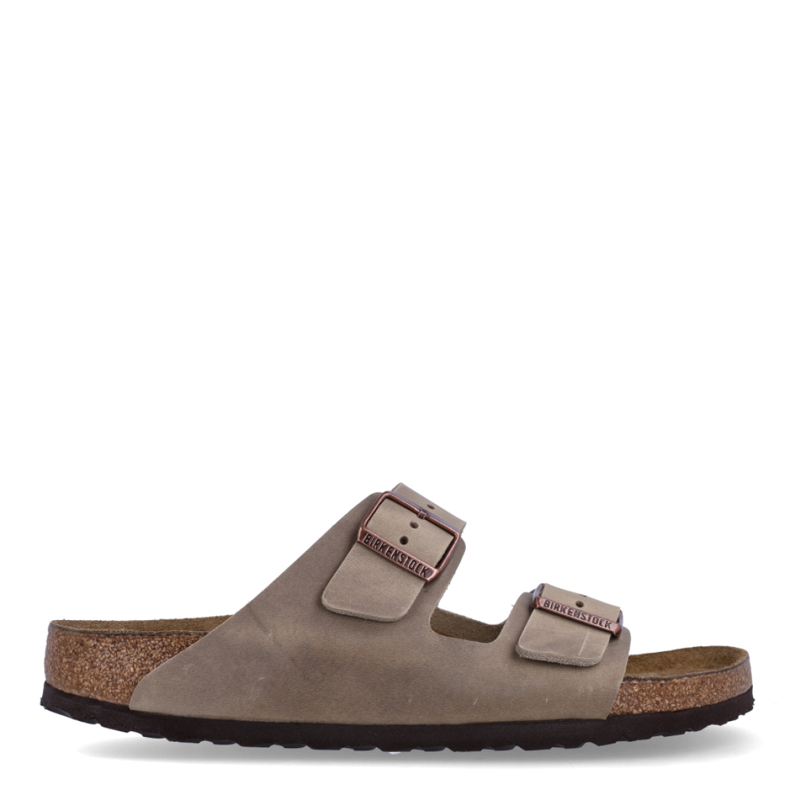 Sandalias de la marca Birkenstock, modelo ARIZONA PIEL ENGRASADA. Sandalias elaboradas en neopreno de color taupe con una base de corcho y látex de forma anatómica. Cierre de las sandalias con doble hebilla de espiga de metal con ajuste individual. Estas sandalias Birkenstock ARIZONA PIEL ENGRASADA es un complemento clásico para tus looks de temporada, con un diseño sencillo atemporal y una ligereza que te dará la comodidad que necesitas en tu día a día.