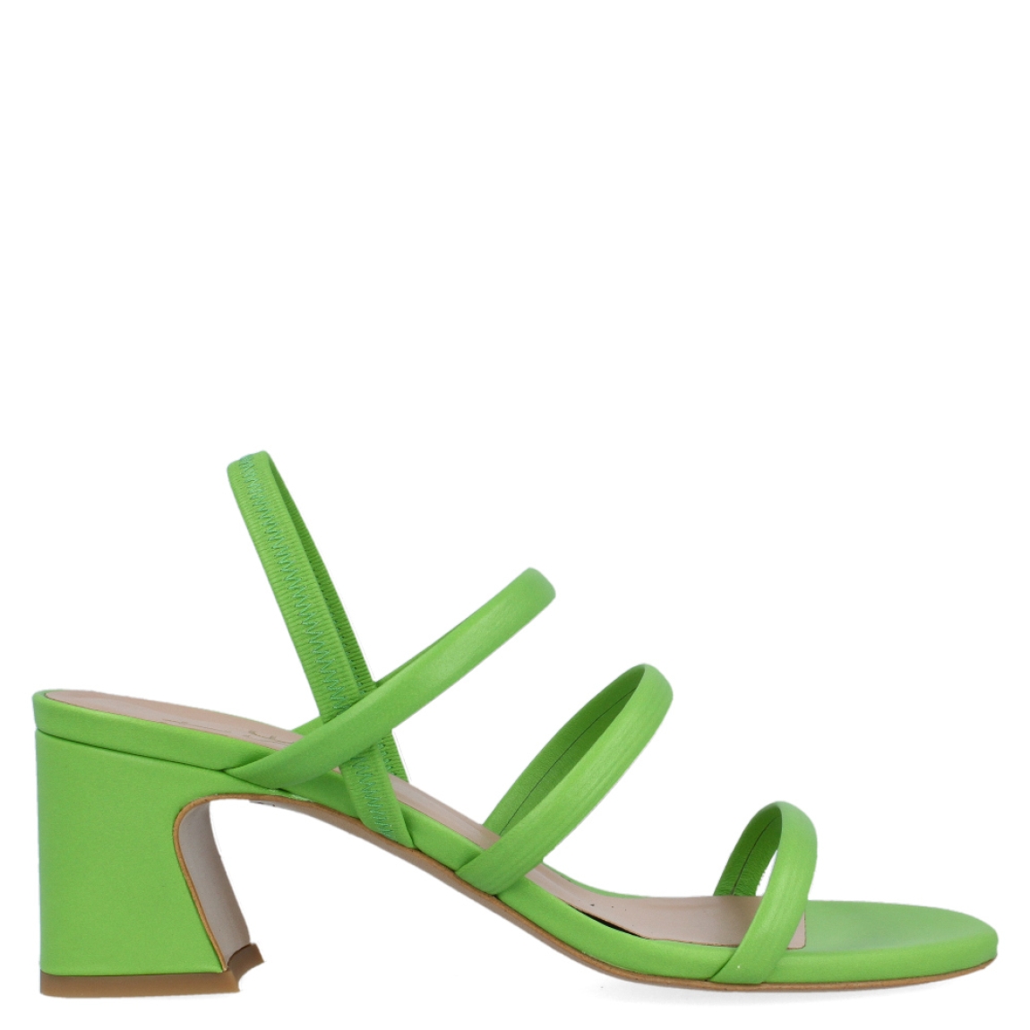 Sandalia con tiras de la marca Itse, modelo Suri. Exterior de la sandalia de piel de color verde. Interior de la sandalia de piel de color verde y nude. Sandalia con plantilla acolchada para garantizar el máximo confort posible. Sandalia con tacón ancho de 6 cm de altura. La sandalia de piel verde de Itse, modelo Suri, es una sandalia atrevida y cómoda ¡Ideal para dar un toque de color a tus looks!
