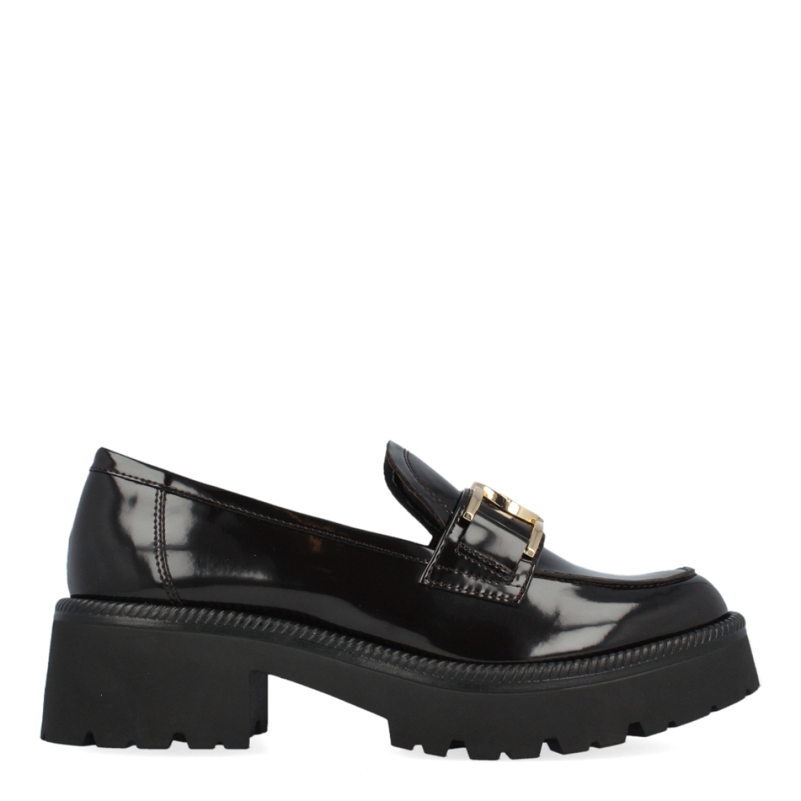 Mocasín de la marca Tamaris, modelo Jess. Exterior del mocasín de charol de color marrón oscuro. Interior del mocasín de tela de color negro. Mocasín con adorno dorado en la pala. Mocasín con tacón bajo y ancho de 5 cm de altura, incluyendo 3 cm de plataforma. Mocasín con plantilla acolchada para garantizar el máximo confort a cada paso. El mocasín de Tamaris modelo Jess es un mocasín ideal para la oficina, ya que es cómodo y estiloso. Además, es ideal para muchas otras ocasiones. Un básico que no puede faltar en tu armario.