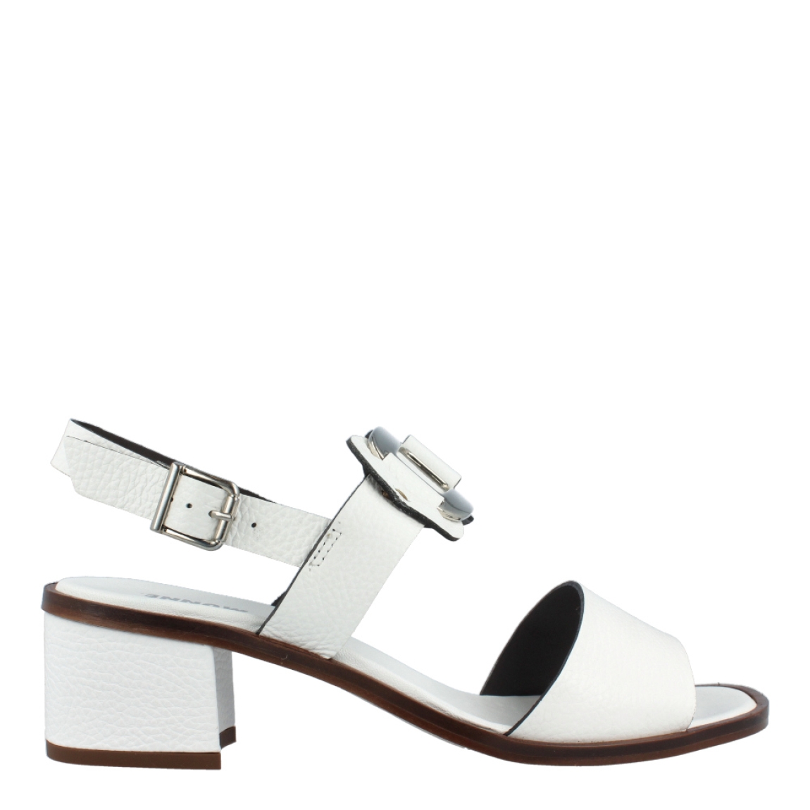 Sandalias de la marca Munné, modelo NEU. Exterior de las sandalias en piel color blanco con efecto serpiente y detalle de adorno en hebilla metálica. Interior de las sandalias en piel color blanco. Cierre de sandalias Munné con hebilla. Sandalias con tacón de 4cm de altura. Estas sandalias Munné Neu, son ideales para esta temporada, podrás crear diferentes looks con estilo y comodidad!