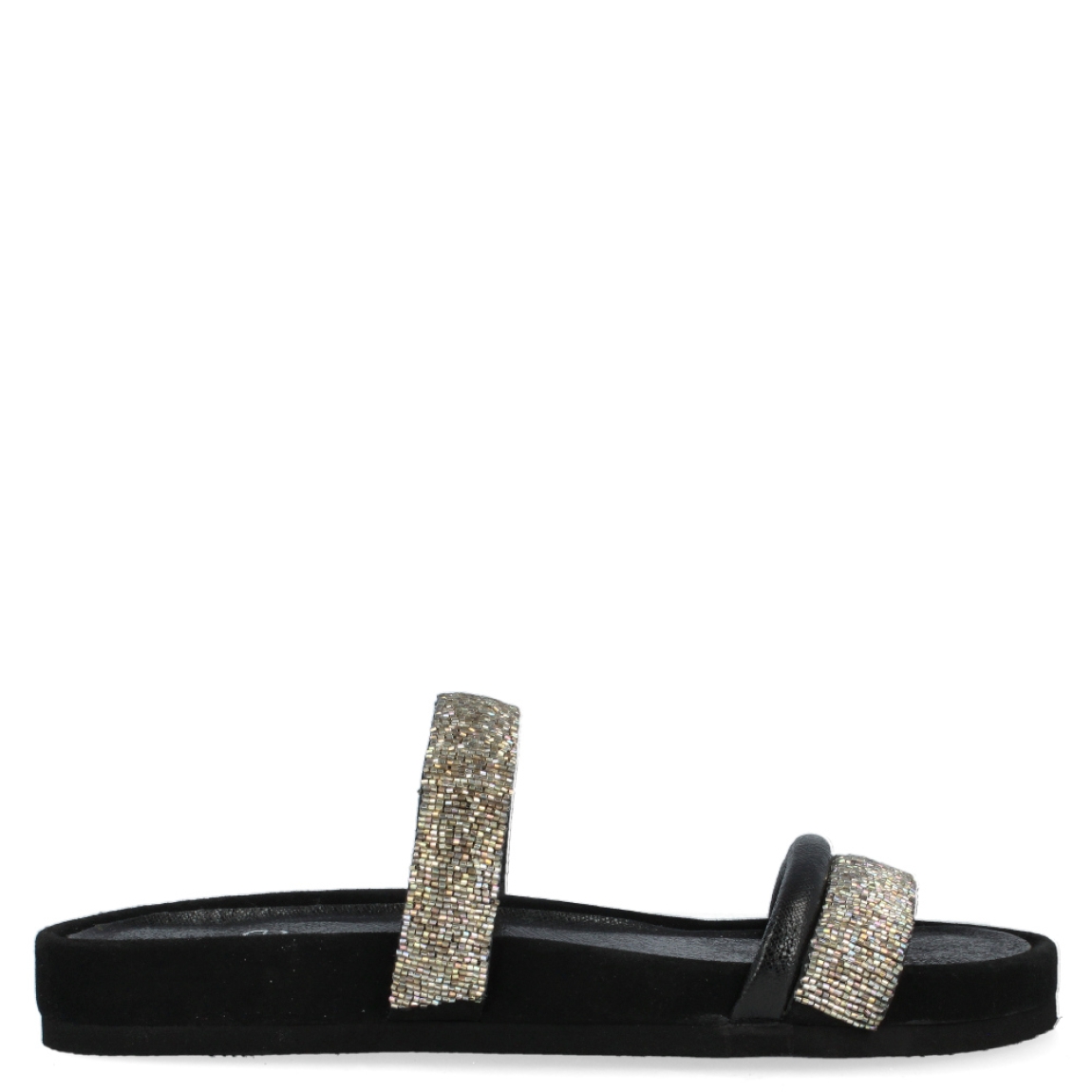 Sandalia plana plateada de la marca Itse, modelo Joanne. Exterior de la sandalia de piel de color fucsia. Detalle de dos tiras con pedrería plateada. Sandalia plana con plantilla acolchada para garantizar el máximo confort. La sandalia plana de Itse, modelo Joanne, es una sandalia diferente, ideal para dar un toque elegante a tus looks.