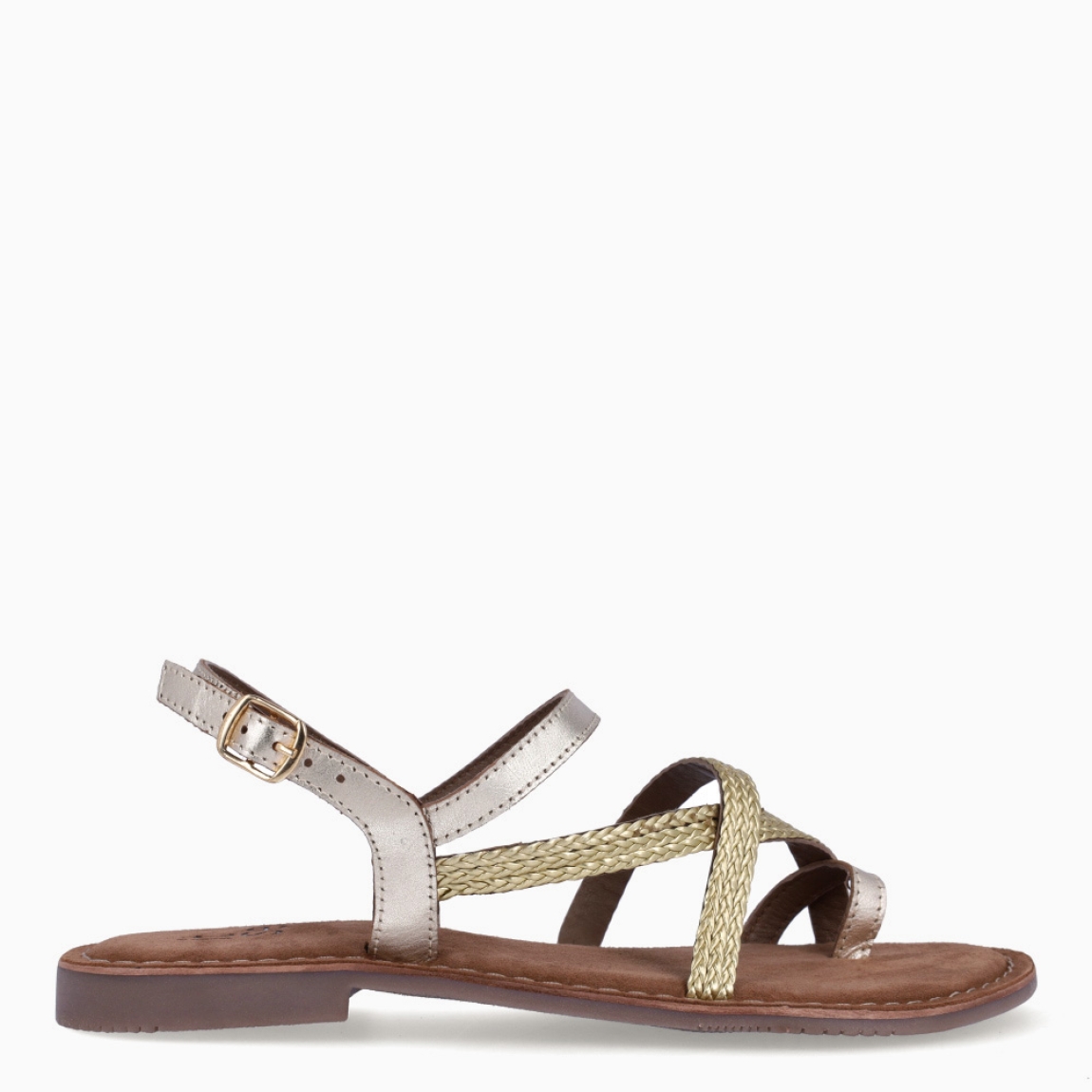 Sandalias de la marca Itse, modelo TANA. Exterior elaboradas en piel trenzada color oro con tiras cruzadas en pala. Interior en ante color marrón. Sandalias Itse con cierre de hebilla en tobillo. Suela plana de goma. Estas sandalias Itse TANA son ideales para esta temporada!