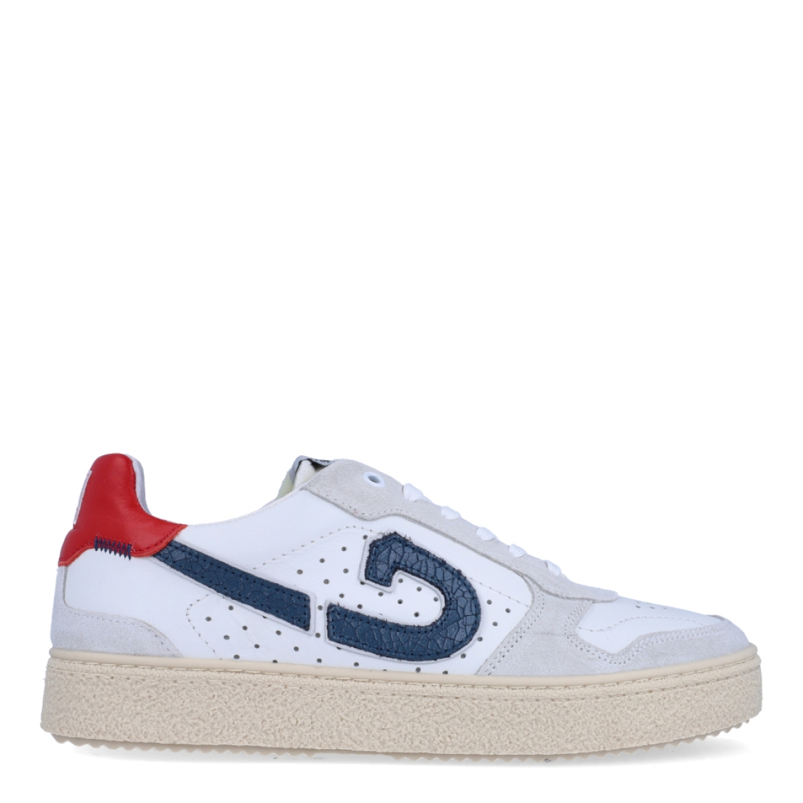 Deportiva de la marca Cruyff, modelo RONN. Exterior de la deportiva en piel con efecto troquelado color blanco con detalle en rojo y azul. Interior de la deportiva en textil de color blanco. Cierre de la deportiva con cordones. Suela de goma con 2cm de plataforma. Plantilla muy cómoda, acolchada para garantizar el máximo confort. La deportiva Cruyff RONN es una nueva y exclusiva technología de Cruyff que mejora el rendimiento gracias a una mayor amortiguación.