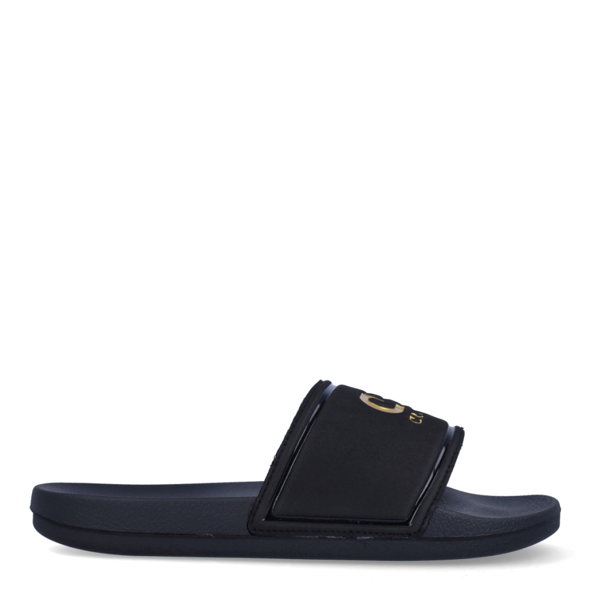 Chaclas clásicas de la marca Camper, modelo C60. Exterior en neopreno color negro con detalle de estampado de logo en dorado sobre pala. Suela de goma plana. Estas chanclas Camper C60 son un complemento ideal para disfrutar de la comodidad al caminar.