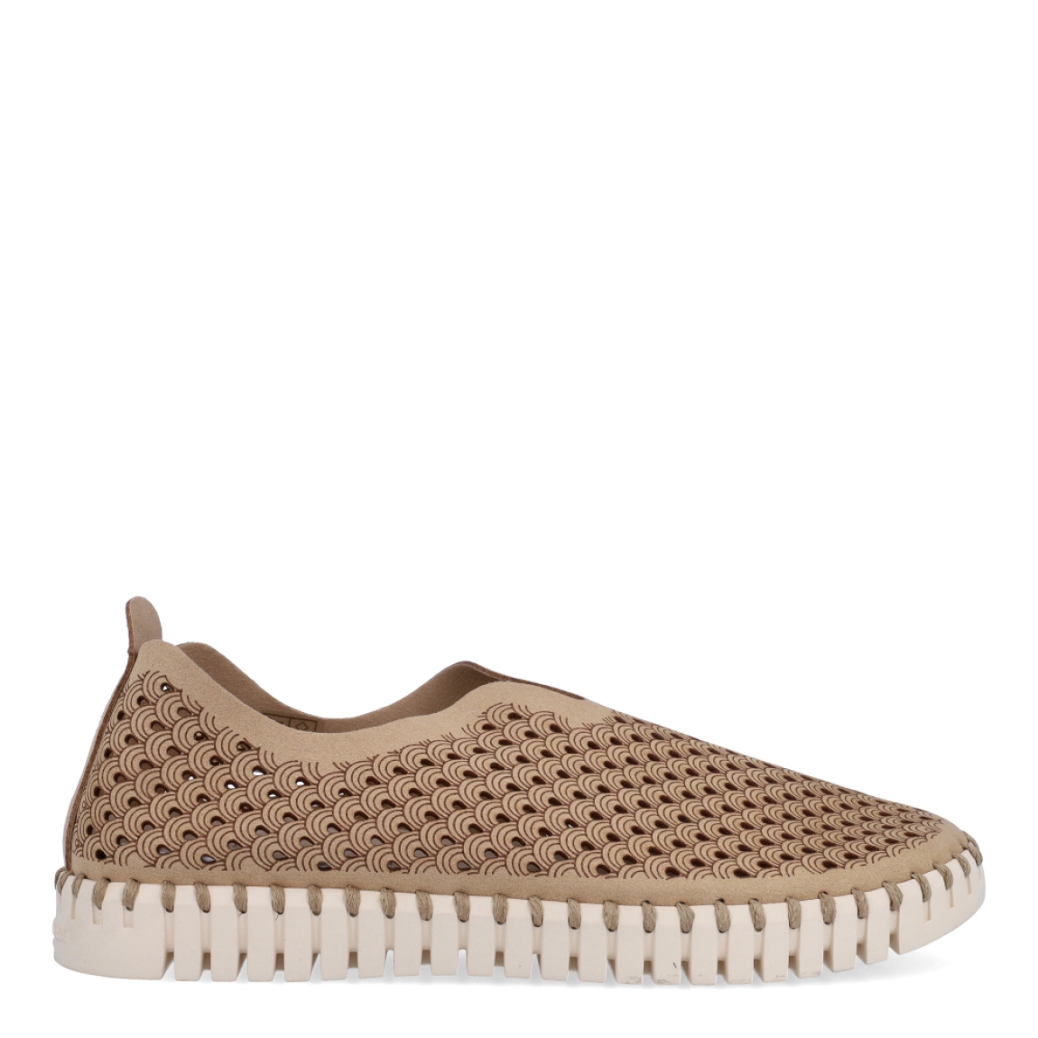 Deportivas de la marca Ilse Jacobsen, modelo Tulip Slip-In. Exterior elaborado en neopreno con efecto troquelado color camel. Interior en color beig. Suela de goma con 2cm de plataforma. Estas deportivas Tulip Slip-In son ideales en comodidad y estilo!