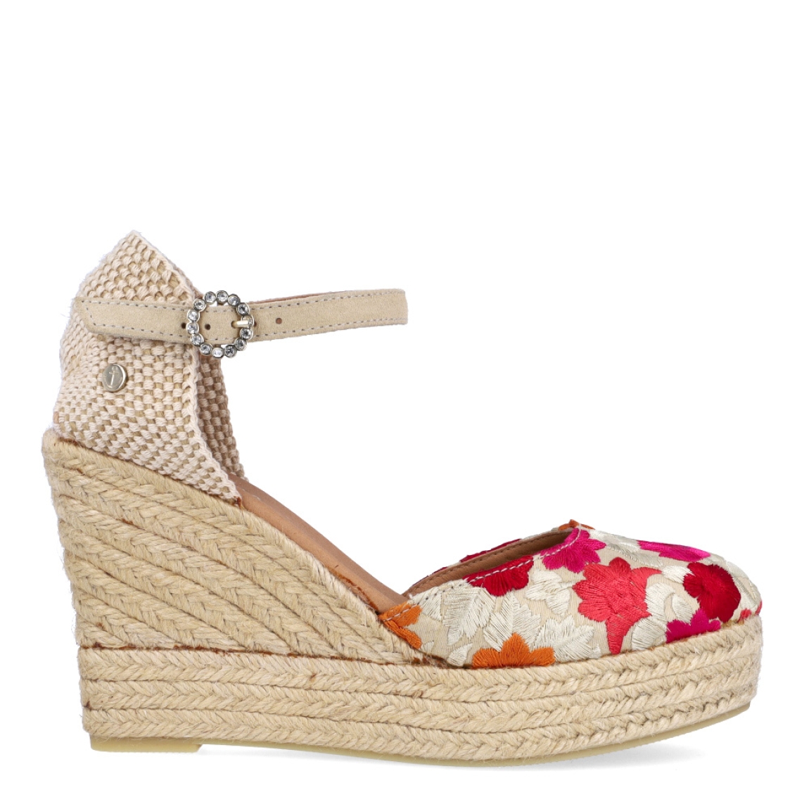 Alpargatas de la marca La Valeta, modelo CAMELIA. Elaboradas en tela bordada con flores multicolores en tonos fucsia, beig, naranja. Interior en piel color nude. Cierre de alpargatas con hebilla en talón y una cuña de 9cm de altura. Estas alpargatas La Valeta CAMELIA son ideales para lucirlas esta temporada!