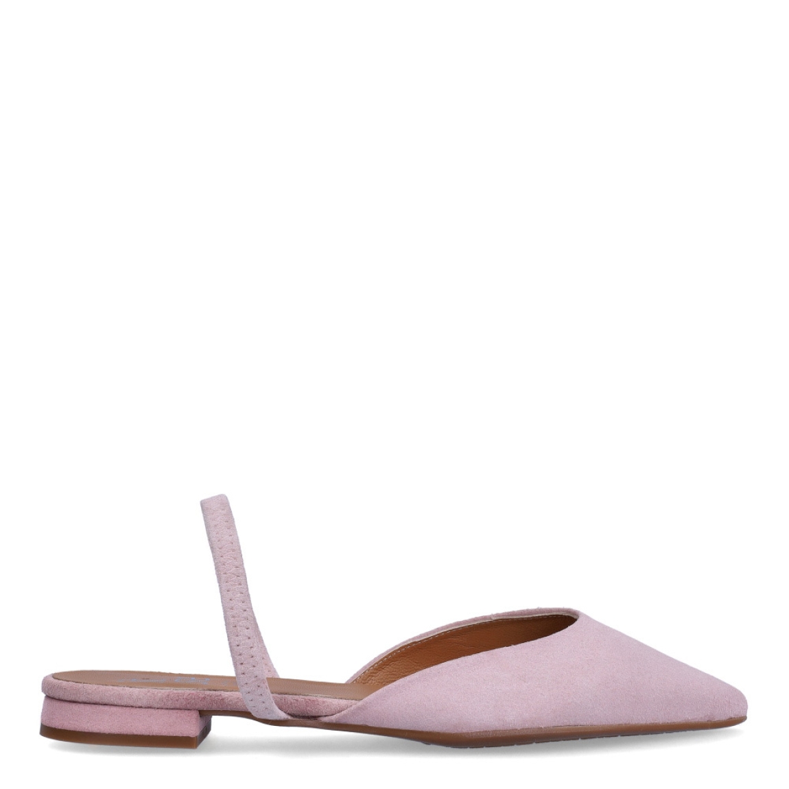 Salones destalonados de la marca Itse, modelo MARYO. Exterior en ante color rosa con punta lápiz con tira en pala. Interior en piel color nude. Tacón de 1cm de altura. Estos salones Itse MARYO son unos clásicos, ideales para crear diferentes looks desde la elegancia y comodidad.