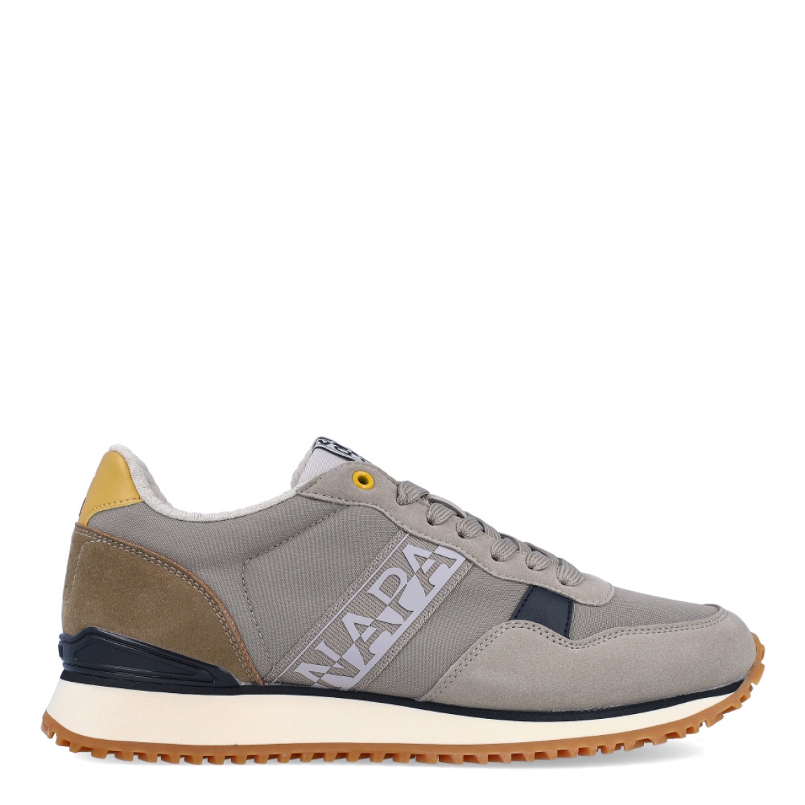 Deportiva de la marca Napapijri, modelo COSMOS. Exterior de la deportiva de nylon de color taupe. Interior de la deportiva de tejido de color beig. Cierre de la deportiva con cordones. Deportiva con plantilla muy cómoda y acolchada. Con un diseño elegante y una sofisticada combinación de colores, las zapatillas deportivas COSMOS son un calzado informal. El estabilizador del talón proporciona más estabilidad y su ligera suela microporosa hace que este calzado sea especialmente cómodo y perfecto para el uso diario.