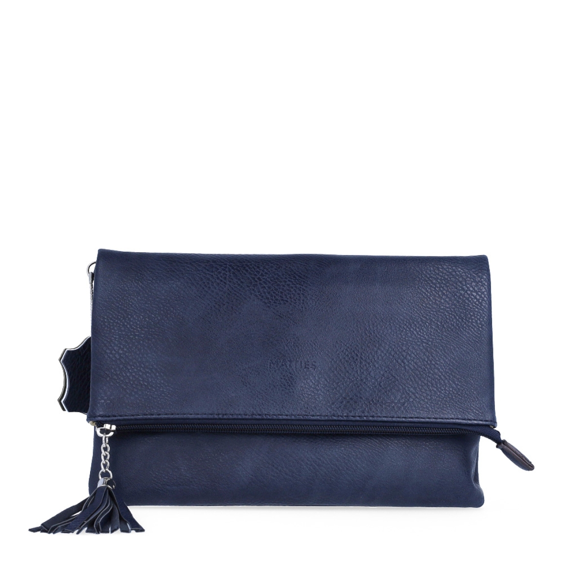 Bolso de la marca Matias Salva, modelo AGATHA. Exterior en piel color azul marino con logo en parte frontal. Cierre con botón y cremallera. Bolso Matias Salva con asa regulable y flexible para máxima comodidad. Además de una asa extra para llevarla en la mano. Medidas: alto 16cm y ancho 26cm. Este bolso Matias Salva AGATHA es ideal para esta temporada!