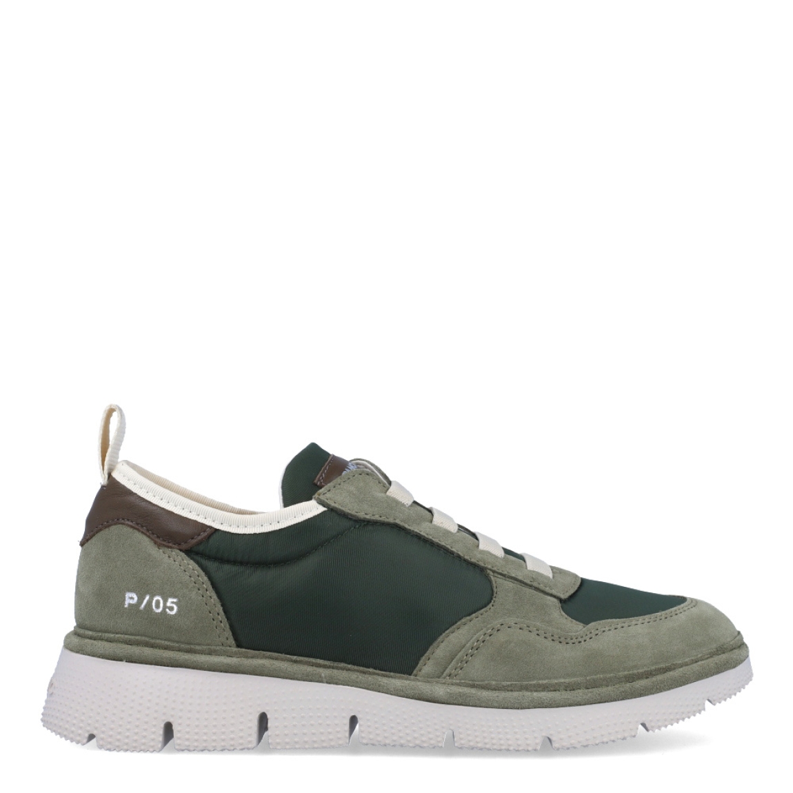 Deportivas de la marca Panchic, modelo P16. Exterior de las deportivas en naylon color verde. Interior de las deportivas en textil de color beig. Cierre de las deportivas Panchic con cordones elácticos color beig. Plantilla acolchada y extraíble para máxima comodidad. Puntera de las deportivas de ante. Cuña de las deportivas Panchic de 3cm de altura. Estas deportivas Panchic P16, son un complementio indispensable y clásico en tu armario.