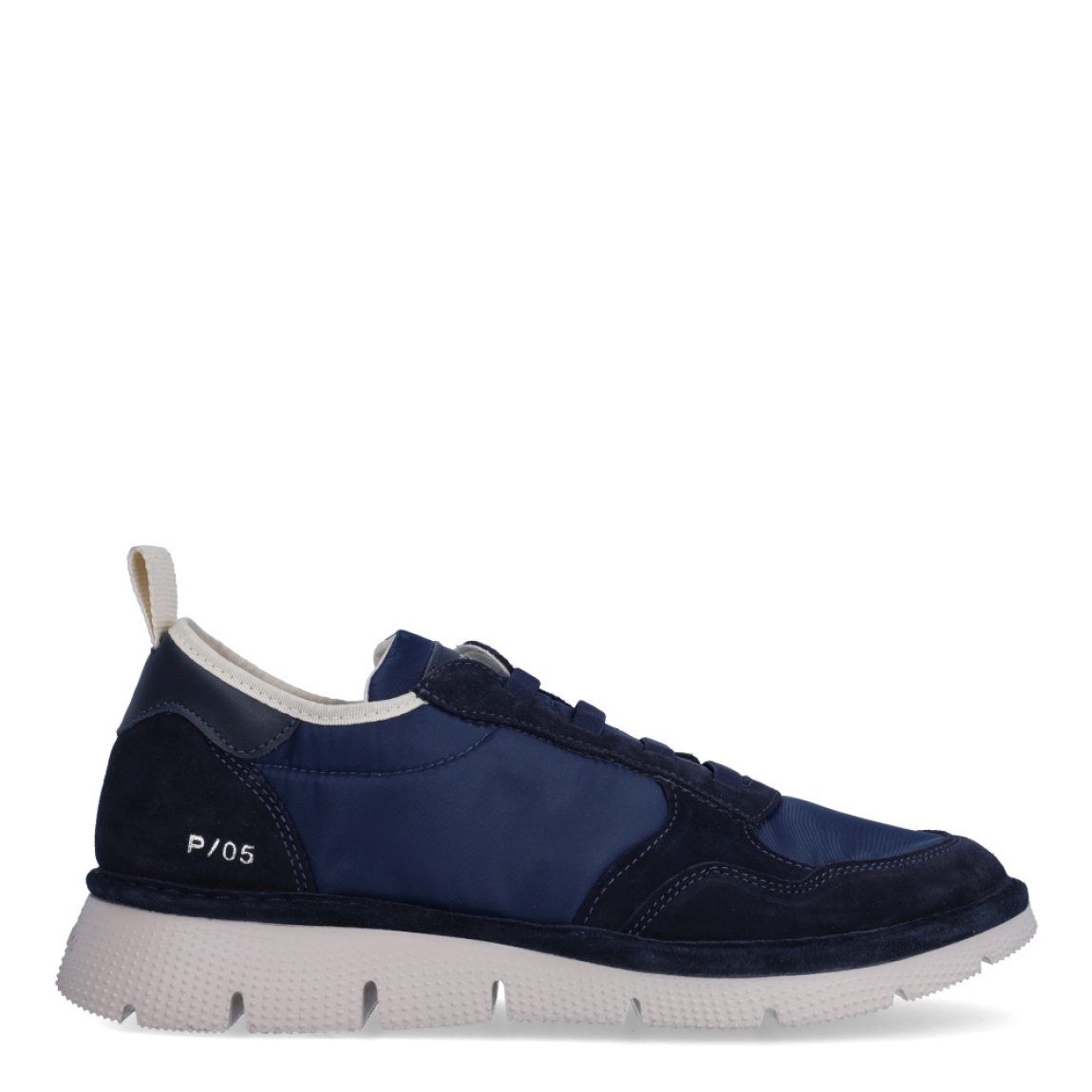 Deportivas de hombre de la marca Panchic, modelo P16. Exterior de las deportivas en naylon color azul. Interior de las deportivas en textil de color beig. Cierre de las deportivas Panchic con cordones elácticos color azul. Plantilla acolchada y extraíble para máxima comodidad. Puntera de las deportivas de ante. Cuña de las deportivas Panchic de 3cm de altura. Estas deportivas Panchic P16, son un complementio indispensable y clásico en tu armario.