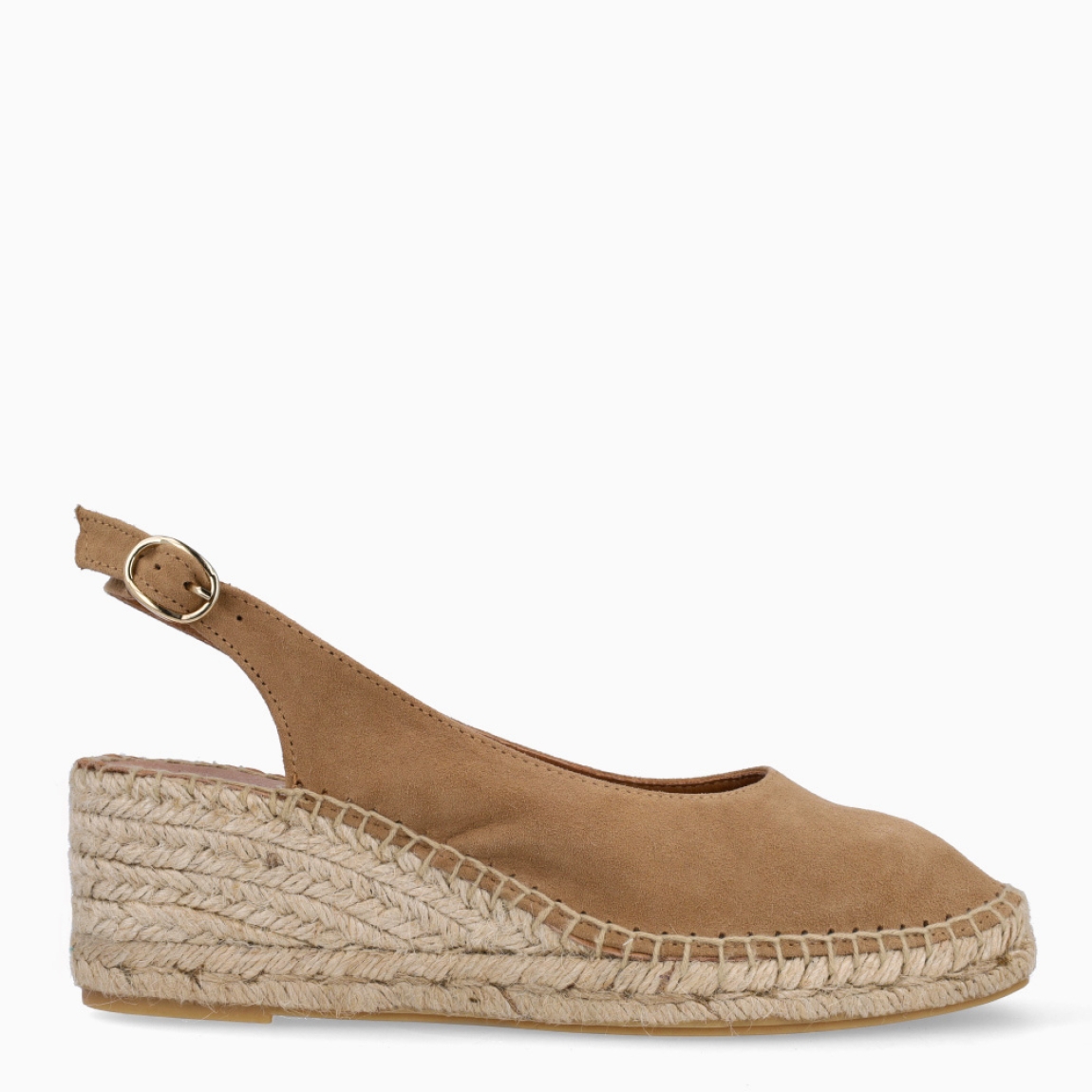Alpargatas de la marca Itse, modelo CORMAC. Elaboradas en ante color camel con punta cerrada. Interior en piel color nude. Cierre de alpargatas Itse con hebilla en tobillo y suela de cuña con 5cm de altura. Estas alpargatas Itse CORMAC, son un complemento ideal para estilizar tus looks con estilo y comodidad!