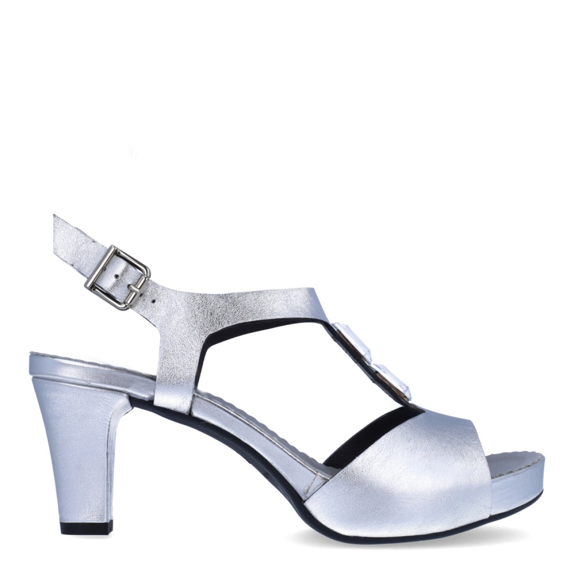 Sandalias de la marca Munné, modelo GRETEL. Exterior de las sandalias en piel color plata con detalle de adorno de piedrería. Interior de las sandalias en piel color plata. Cierre de las sandalias Munné con hebilla en tobillo. Sandalias Munné con tacón de 6cm de altura. Estas sandalias Munné GRETEL tienen el diseño perfecto para tus eventos más importantes, te hará sentir, elegante, cómoda y segura!