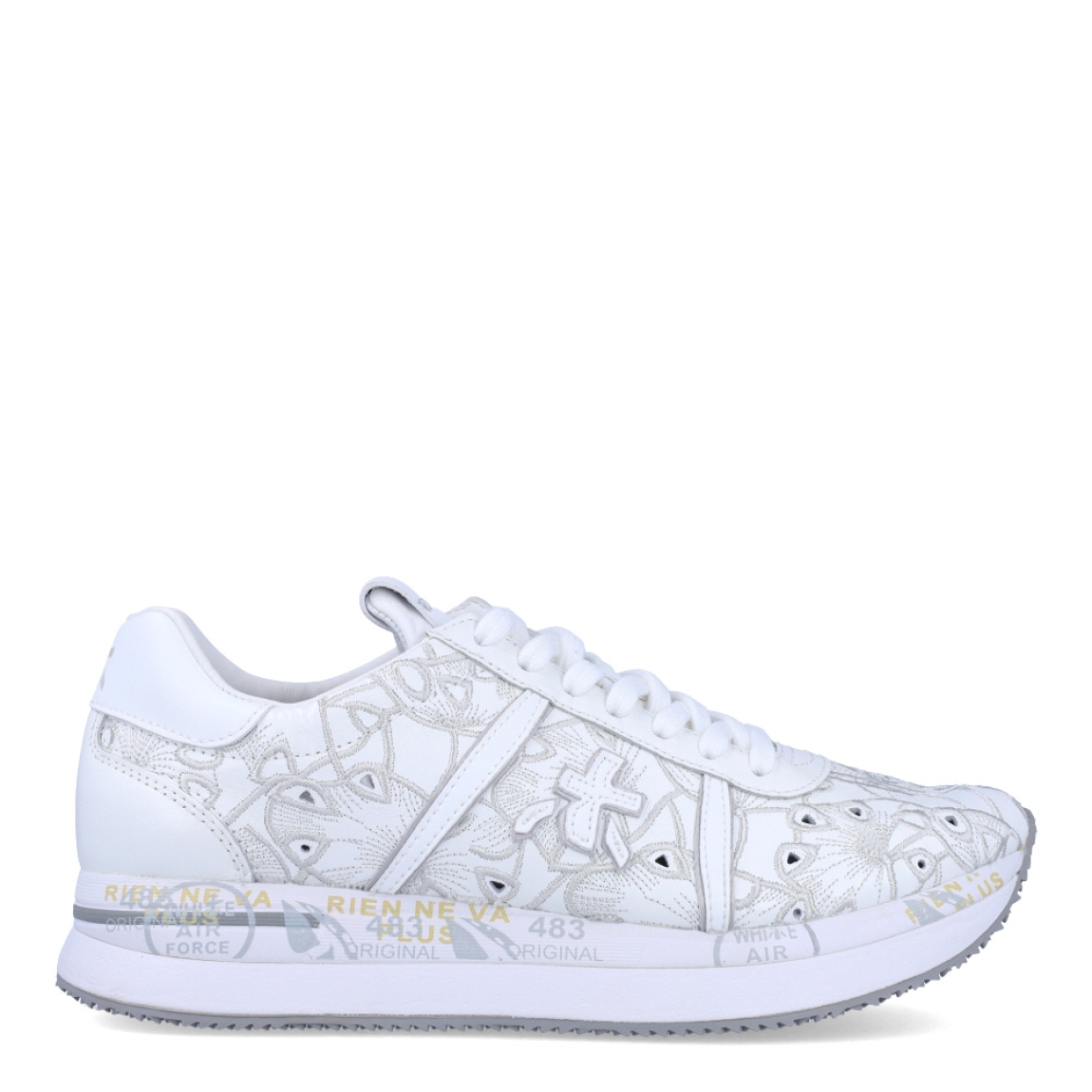 Deportiivas de la marca Premiata, modelo CONNY. Exterior de la deportivas en piel troquelada color blanco con estampado. Interior en piel color blanco. Cierre de las deportivas Premiata con cordones azules. Deportivas con plataforma de 3cm de altura con detalle de estampadodel logo. Estas deportivas Premiata CONNY son la combinación perfecte entre lo clásico, cómodo y original. Será tu complemento perfecto para esta temporada!