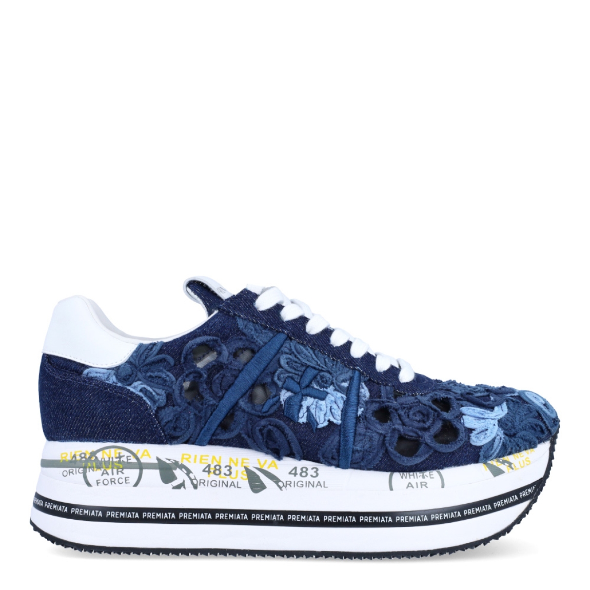 Deportiivas de la marca Premiata, modelo BETH. Exterior de la deportivas en tela color azul con detalle de flores. Interior color blanco. Cierre de las deportivas Premiata con cordones blancos. Deportivas con plataforma de 5cm de altura con detalle de estampado. Estas deportivas Premiata BETH son la combinación perfecte entre lo clásico, cómodo y original. Será tu complemento perfecto para esta temporada!