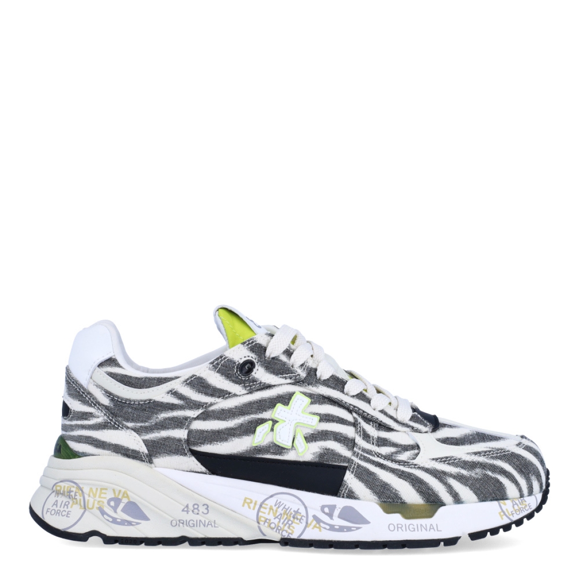Deportivas de la marca Premiata, modelo MASED. Exterior de las deportivas en tejano con estampado animal print de cebra, detalle del logo en color blanco y aplicaciones en verde neón. Interior de las deportivas en piel color blanco. Cierre de las deportivas Premiata con cordones. Deportivas con cuña de 3cm de altura. Estas deportivas Premiata MASED son un complemento ideal para tu armario de temporada!