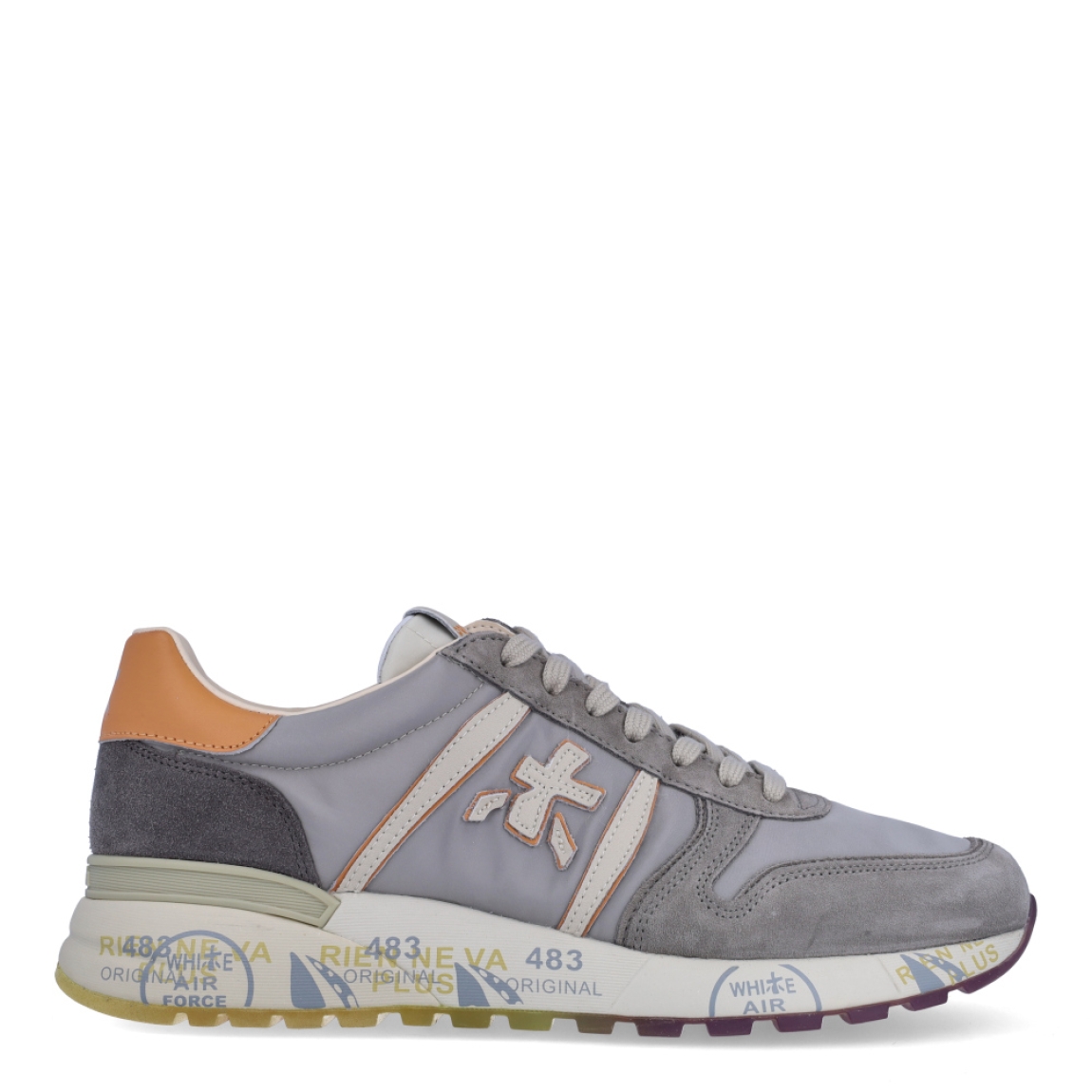 Deportiva de la marca Premiata, modelo LANDER. Exterior en ante y nylon de color gris, con detalles en piel de color naranja. Interior en piel de color blanco. Cierre con cordones de color gris. Suela de goma de 3 cm de cuña. Plantilla acolchada para garantizar la máxima comodidad en cada paso.