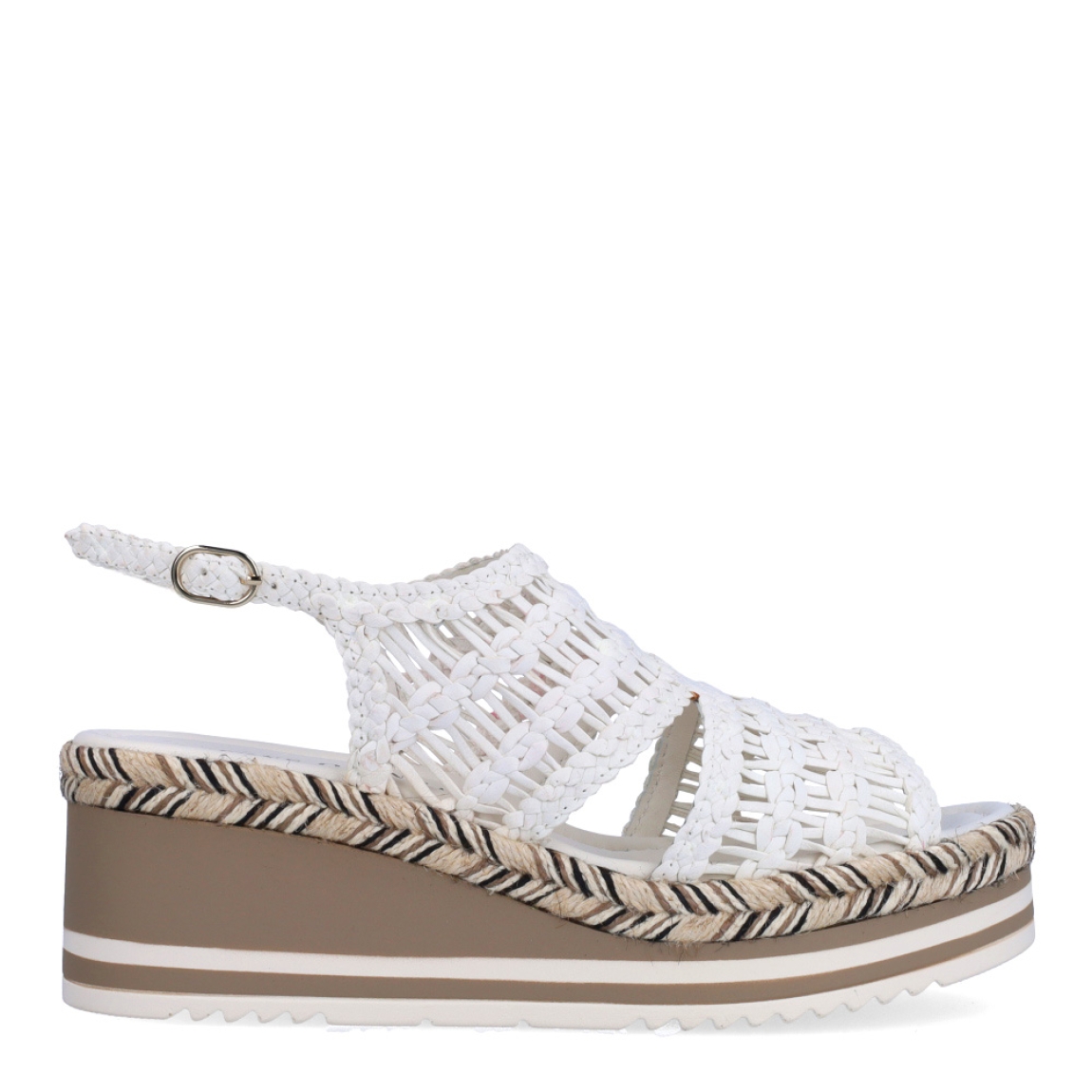 Sandalias de la marca Pons Quintana, modelo ATENEA. Exterior en piel trenzada de color blanco. Interior en piel color blanco. Cierre de sandalias Pons Quintana con hebilla en tobillo y cuña de 6cm de altura. Estas sandalias Pons Quintana ATENEA son ideales para esta temporada!