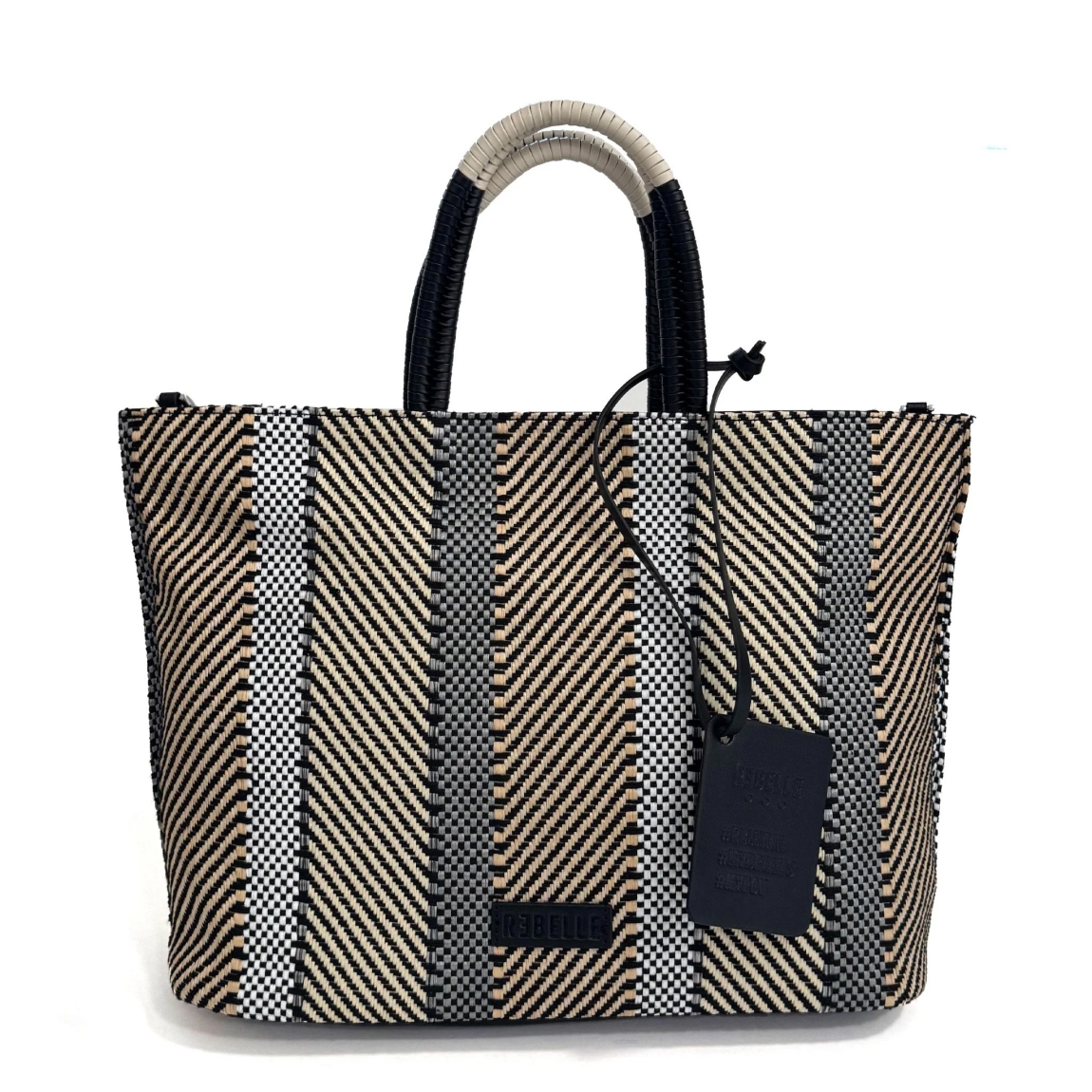 Bolso de la marca Rebelle, modelo FILIPPA RAPHIA. Bolso elaborado rafia trenzada multicolor. Se caracteriza por su doble portabilidad, se puede llevar en el hombro, y gracias a la correa de hombro desmontable y ajustable, se puede llevar cruzado. El interior está forrado y cuenta gran espacio. Cierre con botón. Medidas: alto 40cm y ancho 27cm. Este bolso Rebelle FILIPPA RAPHIA es ideal para llevar todo lo que necesites a todos lados!