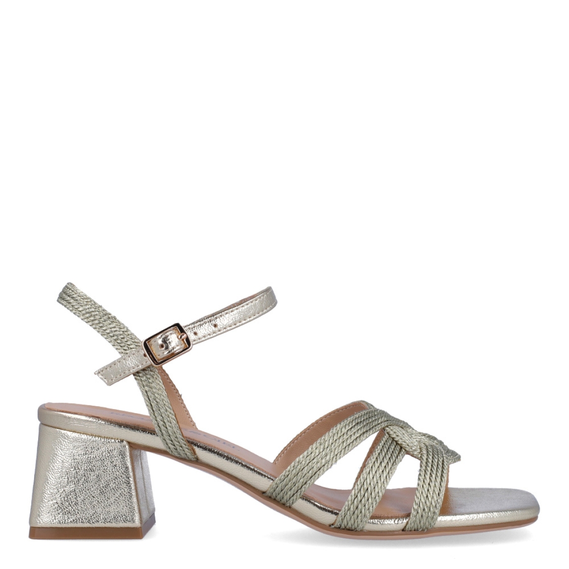 Sandalias de la marca Regarde Le Ciel, modelo AMALIA. Exterior en piel color platino con puntera plana. Interior en piel color nude. Cierre de sandalias Regarde Le Ciel con hebilla en tobillo y tacón de 4cm de altura. Estas sandalias Regarde Le Ciel AMALIA son unas clásicas, ideales para estilizar tus looks!