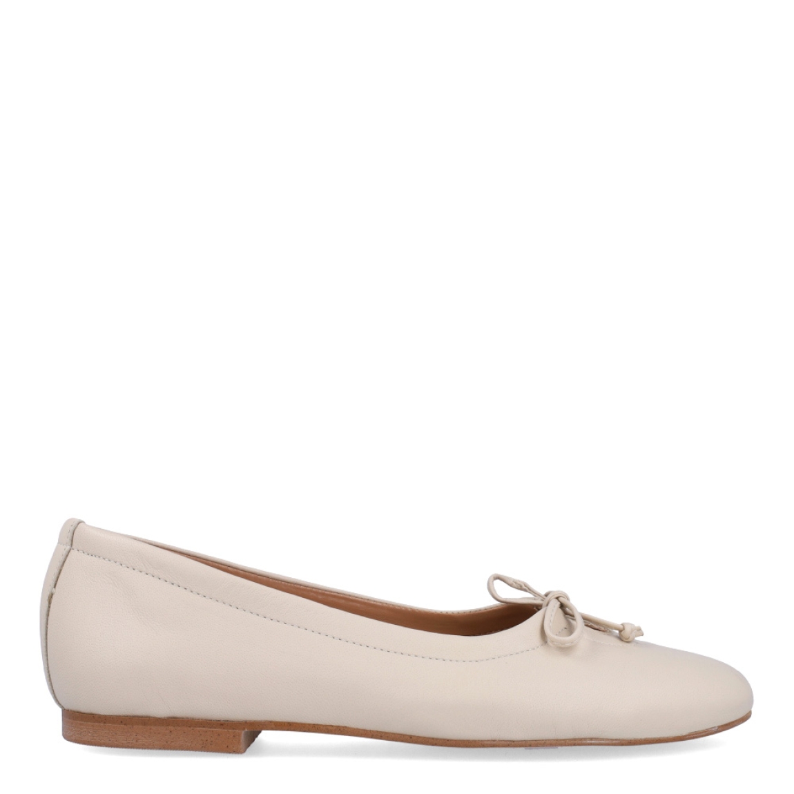 Bailarinas de la marca Itse, modelo PINA. Exterior en piel color verde con detalla de lazo en pala. Interior en piel color camel. Bailarinas con suela de goma plana. Estas bailarinas Itse PINA son un complemento ideal para lucir con comodidad y estilo tus looks de temporada!
