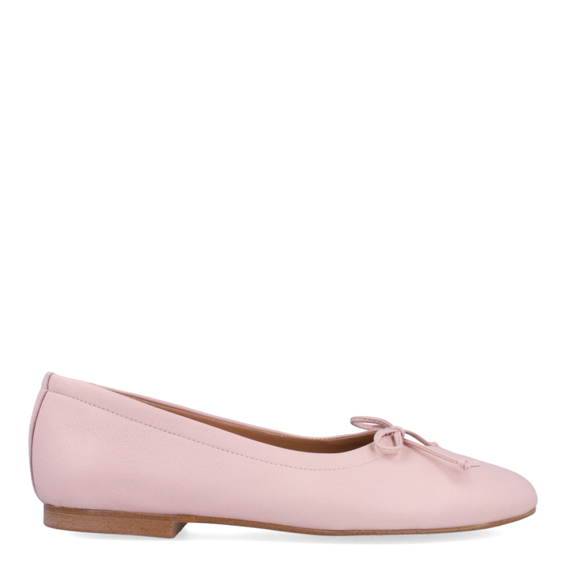 Bailarinas de la marca Itse, modelo PINA. Exterior en piel color rosa con detalla de lazo en pala. Interior en piel color camel. Bailarinas con suela de goma plana. Estas bailarinas Itse PINA son un complemento ideal para lucir con comodidad y estilo tus looks de temporada!