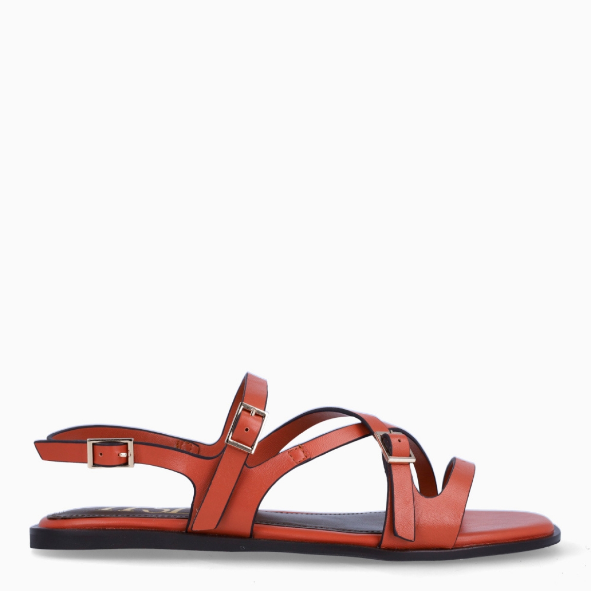 Sandalias de la marca Itse, modelo BELEN. Sandalias elaboradas en piel color naranja. Interior de sandalias en piel color marrón Sandalias con tiras cruzadas en pala y cierre con tres hebillas, dos en pala y una en tobillo. Sandas Itse con suela de goma plana. Estas sandalias Itse BELEN son ideales para ti!