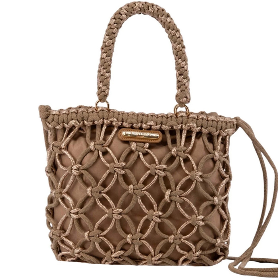 Bolso de la marca Simosastre, modelo ANETTE. Bolso fabricado en tejido de tela con forma de cuerdas color camel, con cierre cremallera y bolsillos interiores, asa estilo hobo en poli piel al tono con mosquetones y bandolera regulable de naylon al tono con mosquetones, logo metalizado. Medidas: alto 22cm y ancho 26cm. Este bolso Simosastre ANETTE es ideal para lucirlo esta temporada!