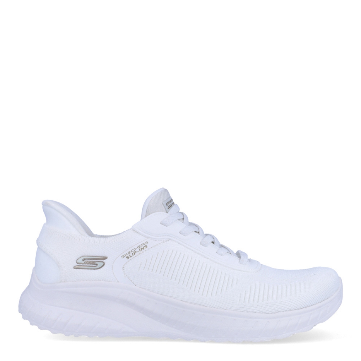Deportivas de la marca Skechers, modelo 117. Exterior en naylon color blanco con detalle del logo en parte lateral. Interior en textil color blanco con plantilla acolchada y extraíble para máxima comodidad. Cordones de color blanco y una cuña de 3cm de altura. Estas deportivas Skechers 117 son unas clásicas, ideales para tu día a día.