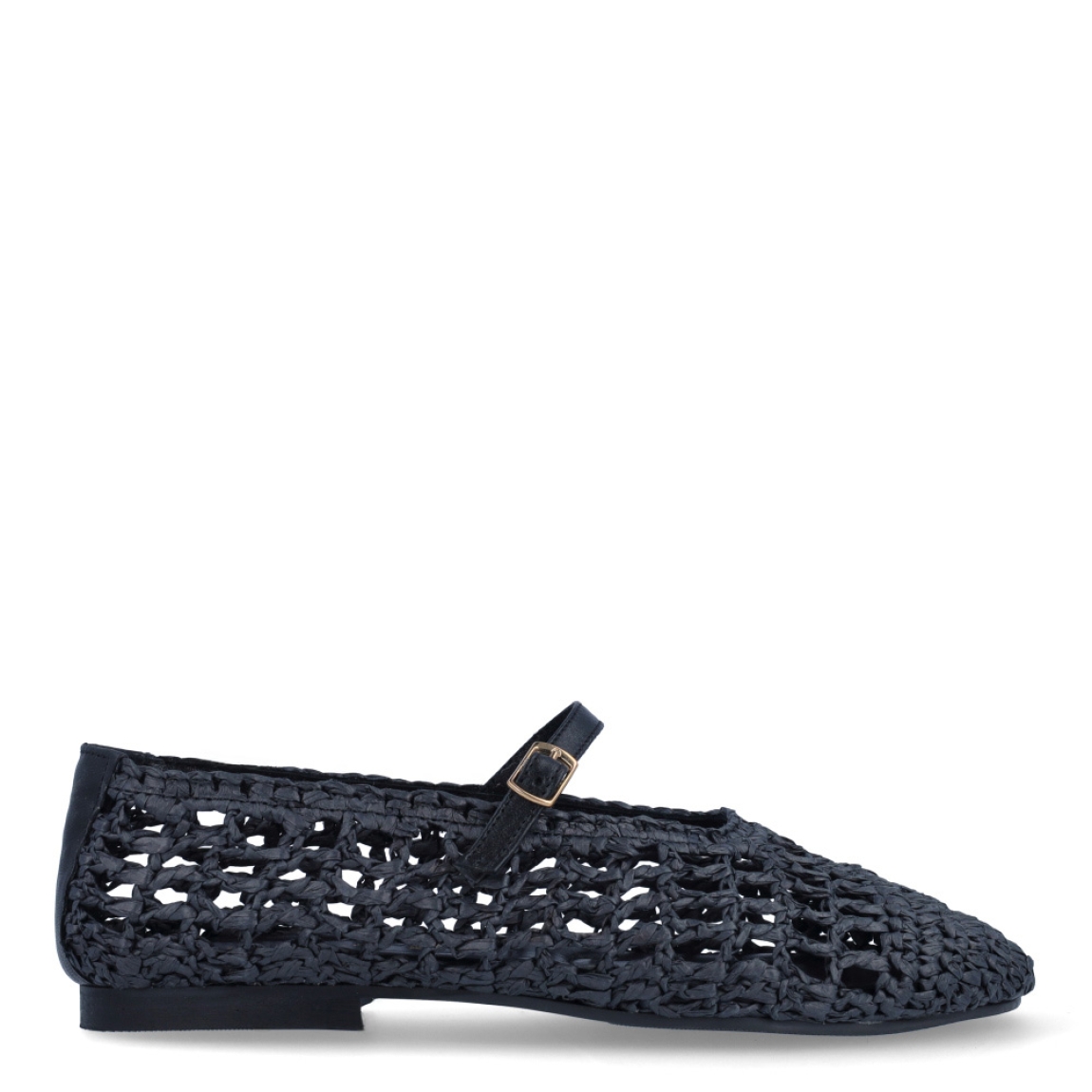 Merceditas de la marca Itse, modelo TEMIS. Elaboradas en rafia trenzada de color negro con punta redonda. Interior con plantilla de color negro. Cierre con hebilla en pala y suela plana de goma. Estas merceditas Itse TEMIS son ideales para lucirlas esta temporada!