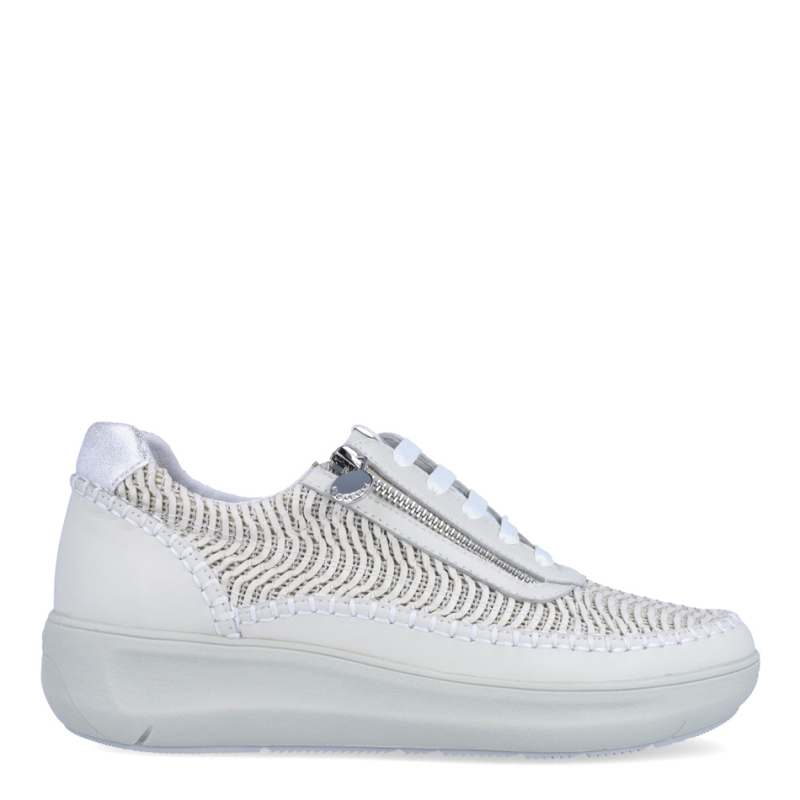 Deportivas de la marca Stonefly, modelo NARAH. Deportivas elaboradas en piel con efecto troquelado color beig con detalle de cierre. Cierre de las deportivas con cordones blancos. Deportivas Stonefly con cuña de 3cm de altura. Estas Stonefly NARAH son un complemento que te ofrecerá la comodidad que necesitas a donde vayas esta temporada!