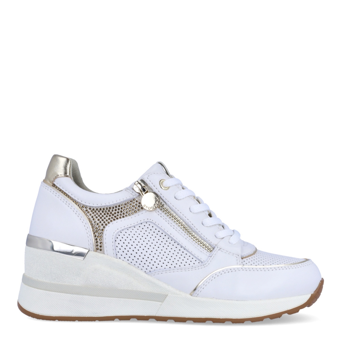 Deportivas de la marca Stonefly, modelo WANDA. Deportivas elaboradas en piel con efecto troquelado color blanco con detalle de cierre. Cierre de las deportivas con cordones color blanco. Deportivas Stonefly con cuña de 6cm de altura. Estas Stonefly WANDA son un complemento que te ofrecerá la comodidad que necesitas a donde vayas esta temporada!