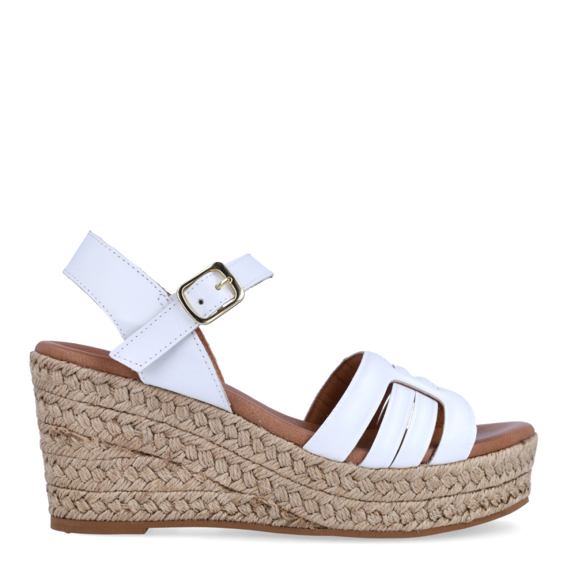Sandalias de la marca Itse, modelo KARI. Exterior de las sandalias en piel color blanco. Interior de las sandalias en piel color camel. Cierre de las sandalias Itse con hebilla y cuña de 7cm de altura. Estas sandalias Itse KARI son el complemento ideal para crear diferentes looks esta temporada, y sobre todo, gozar de una comodidad espectacular en tu día a día.