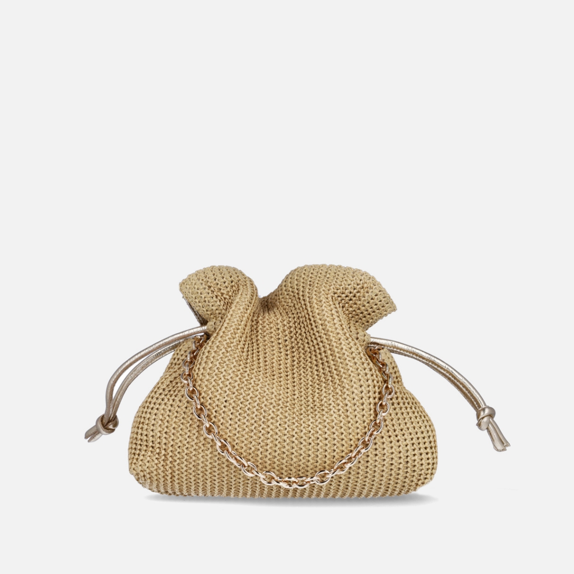 Bolso pequeño de la marca UNISA, modelo ZELORA. Bolso tipo saco fabricado en rafia trenzada color camel. Tiras acolchadas al tono para fruncirlo y cierre con imán. Cadena corta metálica y bandolera de crossbag al tono. El ZELORA de Unisa es perfecto para cualquier situación. Medidas: 23cm x 28cm x 7cm. Bolso ideal para llevarlo a todos lados!