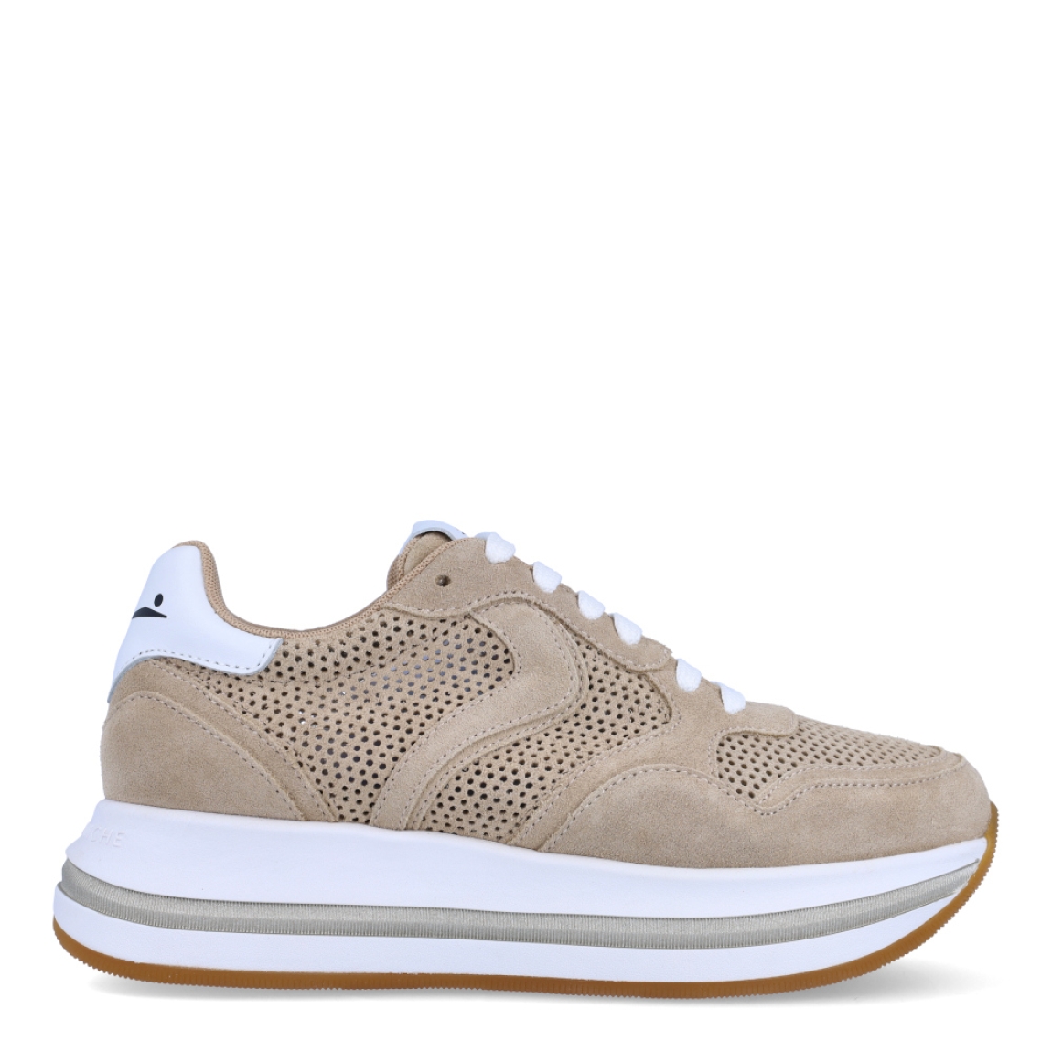 Deportivas de la marca Voile Blanche, modelo MELANY. Exterior en ante color camel con detalle en efecto troquelado. Interior en piel color camel. Cierre de las deportivas con cordones blancos y suela con plataforma de 4cm de altura. Estas deportivas Voile Blanche MELANY son unas clásicas, ideales para combinar con diferentes looks!