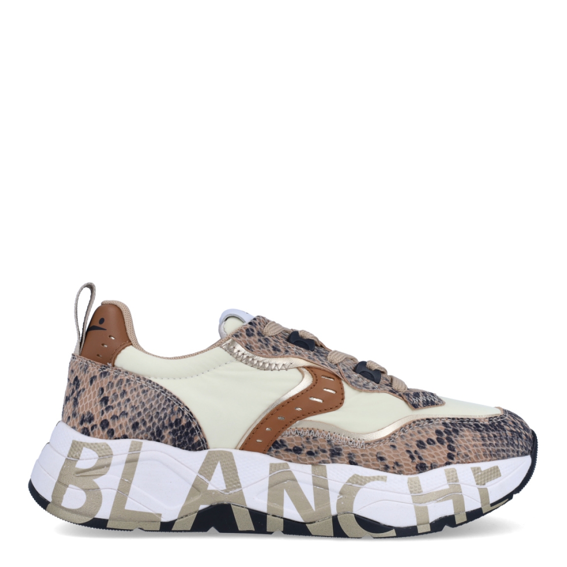 Deportivas de la marca Voile Blanche, modelo CLUB 105. Exterior en piel color beig con estammpado animal print de serpiente. Interior en piel color beig. Cierre de las deportivas con cordones y suela con estampado de logo de marca con plataforma de 4cm de altura. Estas deportivas Voile Blanche CLUB 105 son unas clásicas, ideales para combinar con diferentes looks!