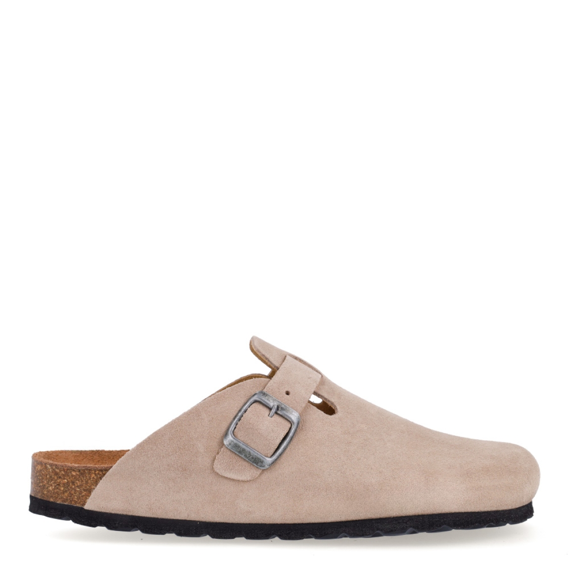 Zuecos de la marca Itse, modelo EMILIA. Exterior en ante color taupe con puntera redonda. Interior corcho. Cierre de zuecos Itse con hebilla en la pala. Estos zuecos Itse EMILIA son el complemento perfecto para disfrutar de comodidad y ligereza al caminar.