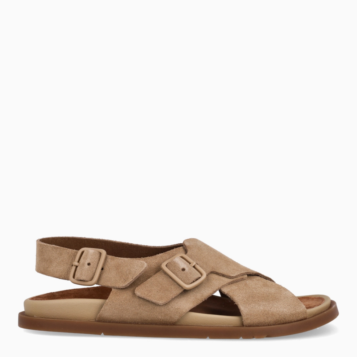 Sandalias de la marca Camper, modelo K18. Exterior en ante color camel y tiras cruzadas en pala. Interior en piel color camel Cierre con doble hebilla, en pala y tobillo. Sandalias Camper con suela de goma. Estas sandalias Camper K18 son unas clásicas, ideales para diferentes looks!