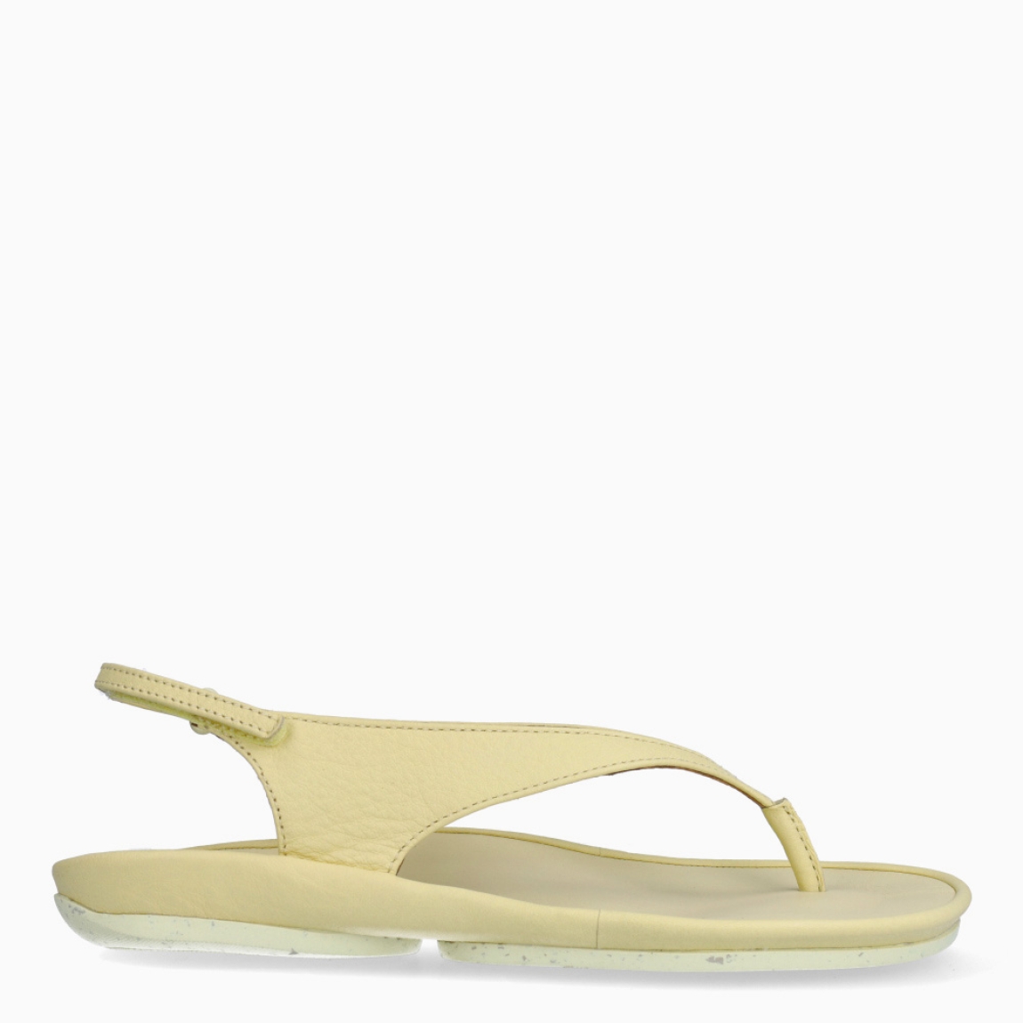 Sandalias de la marca Camper, modelo K871. Exterior en piel color amarillo y tiras cruzadas en pala. Interior en piel color amarillo. Cierre con velcro en tobillo. Sandalias Camper con suela de goma. Estas sandalias Camper K871 son unas clásicas, ideales para diferentes looks!