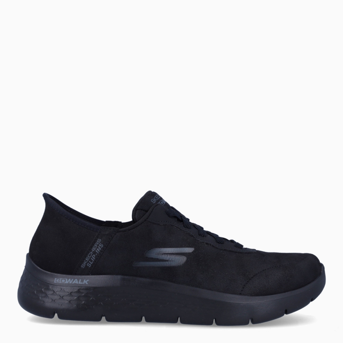 Deportivas de la marca Skechers, modelo D12. Exterior en ante color negro con logo lateral de la marca. Interior en textil con plantilla extraíble y acolchada para máxima comodidad. Cierre con cordones y suela de goma con 2cm de altura. Estas deportivas Skechers D12 son unas clásicas, ideales para ti!