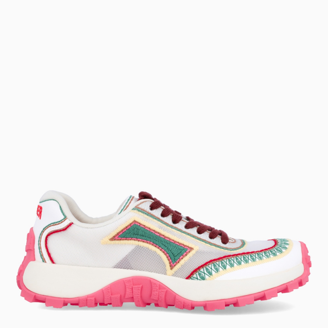 Deportivas de la marca Camper, modelo VIVIAM. Exterior en naylon color blanco con detalle en multicolor. Deportivas clásicas con cierre de cordones en pala color granate. Suela de goma dentada. Estas deportivas Camper VIVIAM son unas clásicas, ideales para tu día a día!