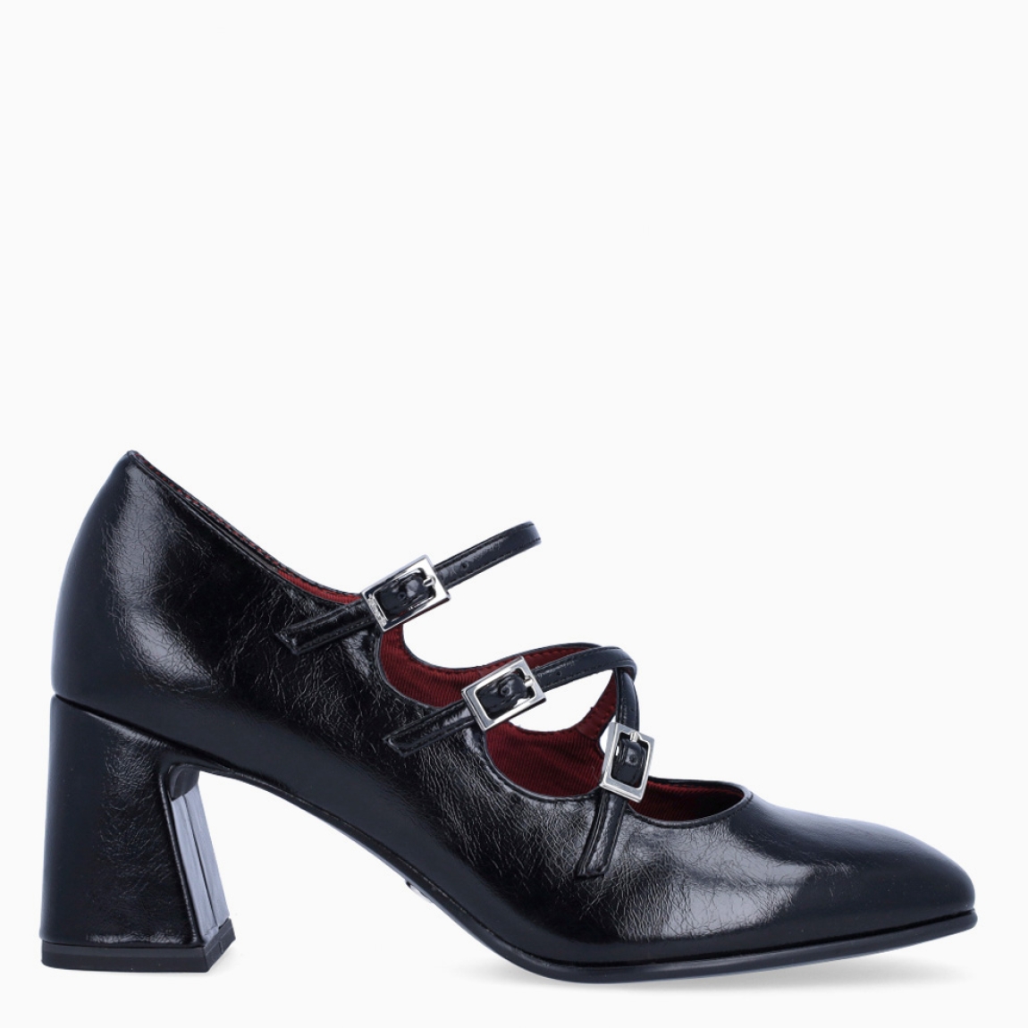 Merceditas de la marca Tamaris, modelo ELIOTT. Exterior en piel color negro con punta cuadrada. Interior en piel color rojo. Cierre con tres hebillas cruzadas en pala. Merceditas Tamaris con tacón de 6cm de altura. Estas merceditas Tamaris ELIOTT son ideales para esta temporada!