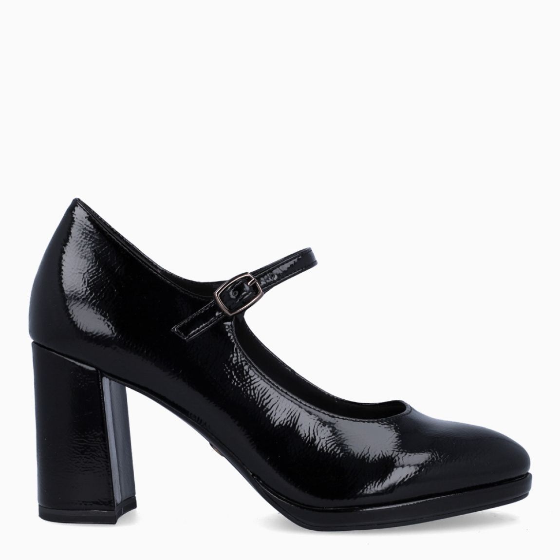 Merceditas de la marca Tamaris, modelo ALMUDENA. Exterior en charol color negro con punta redonda. Interior en piel color negro. Cierre de merceditas Tamaris con hebilla en la pala. Merceditas con tacón de 8cm de altura. Estas merceditas Tamaris ALMUDENA son unas clásicas, complemento perfecto para elevar y estilizar tus looks!